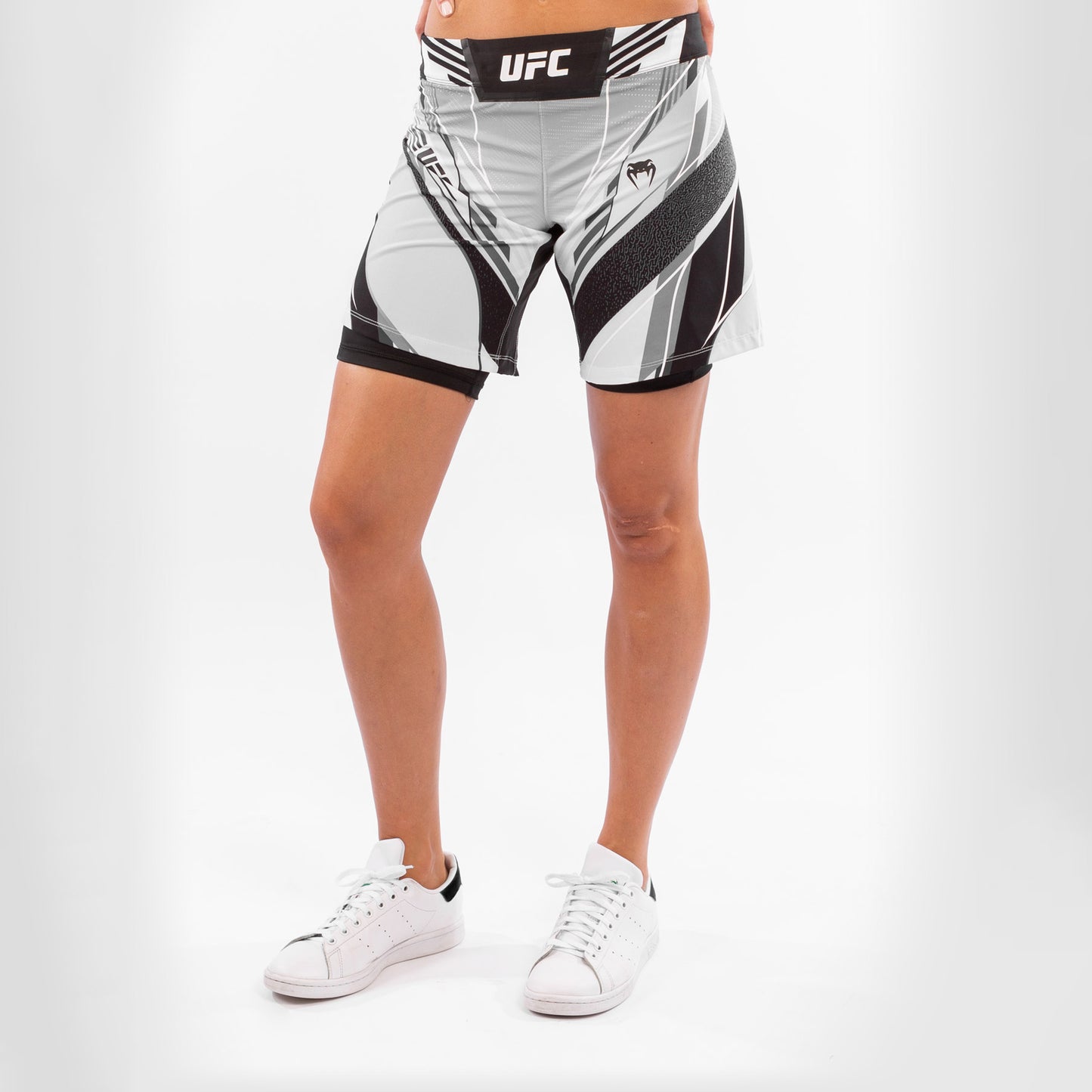 UFC VENUM本物のファイトナイトウィメンズショート-ロングフィット - 白い