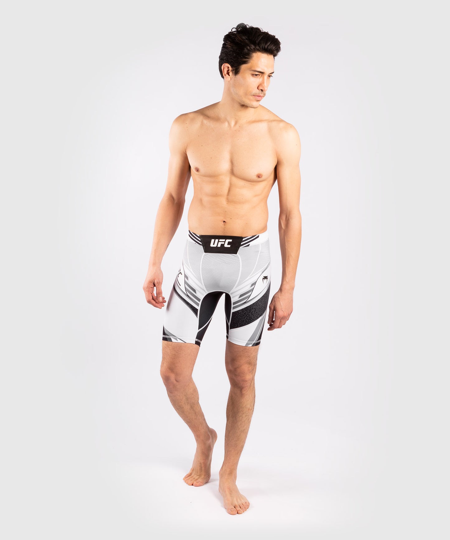 UFC VENUM本格的なファイトナイトメンズ バーリトゥードショート-ロングフィット - 白い