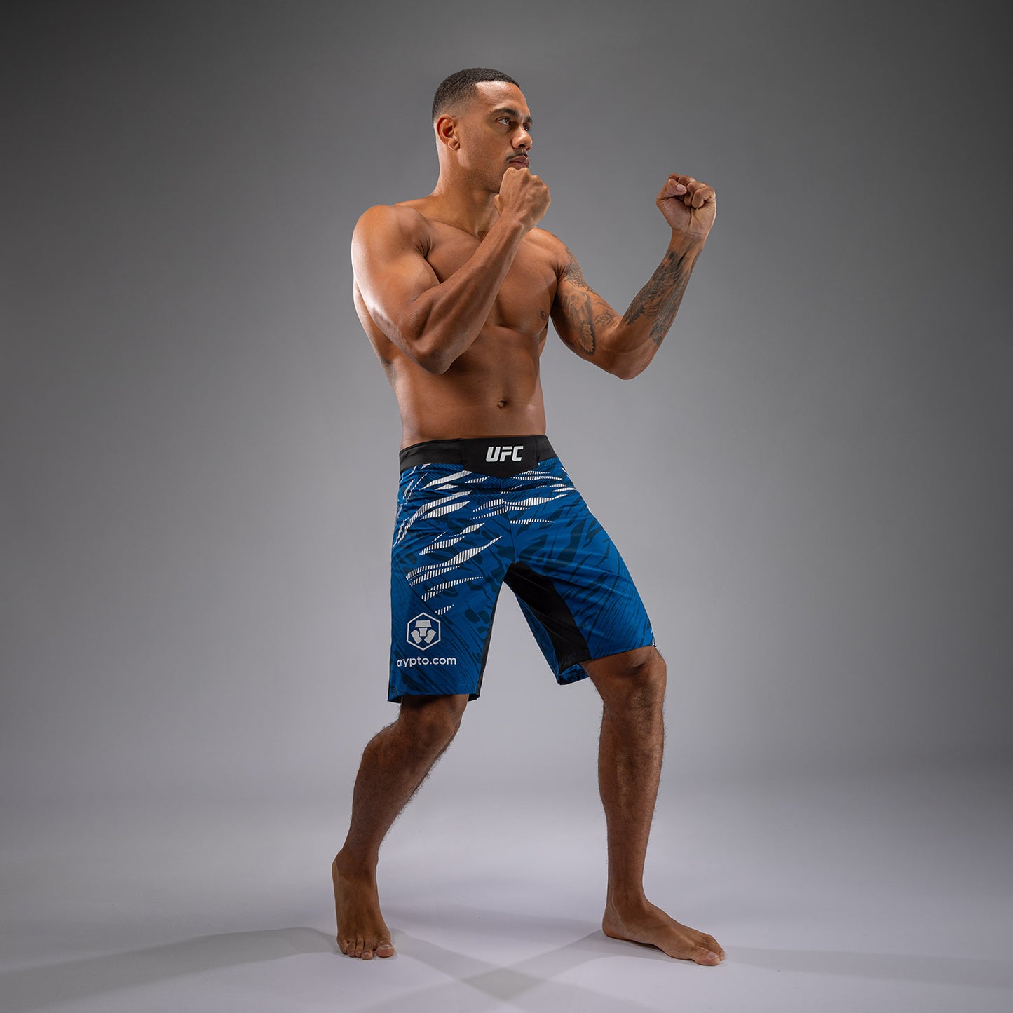 UFC Fusion by Venum Authentic Fight Night レスリングショーツ（男性用、フィットラルゴ） - ブルー