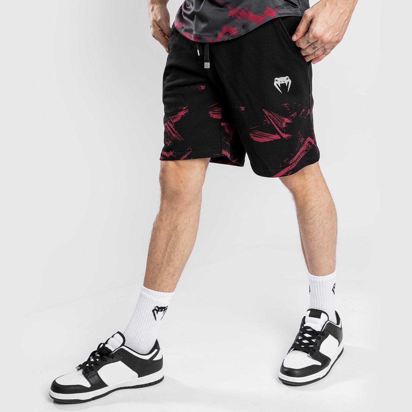 Venum UFC Authentic Fight Week メンズ 2.0 ショーツ – ブラック/レッド