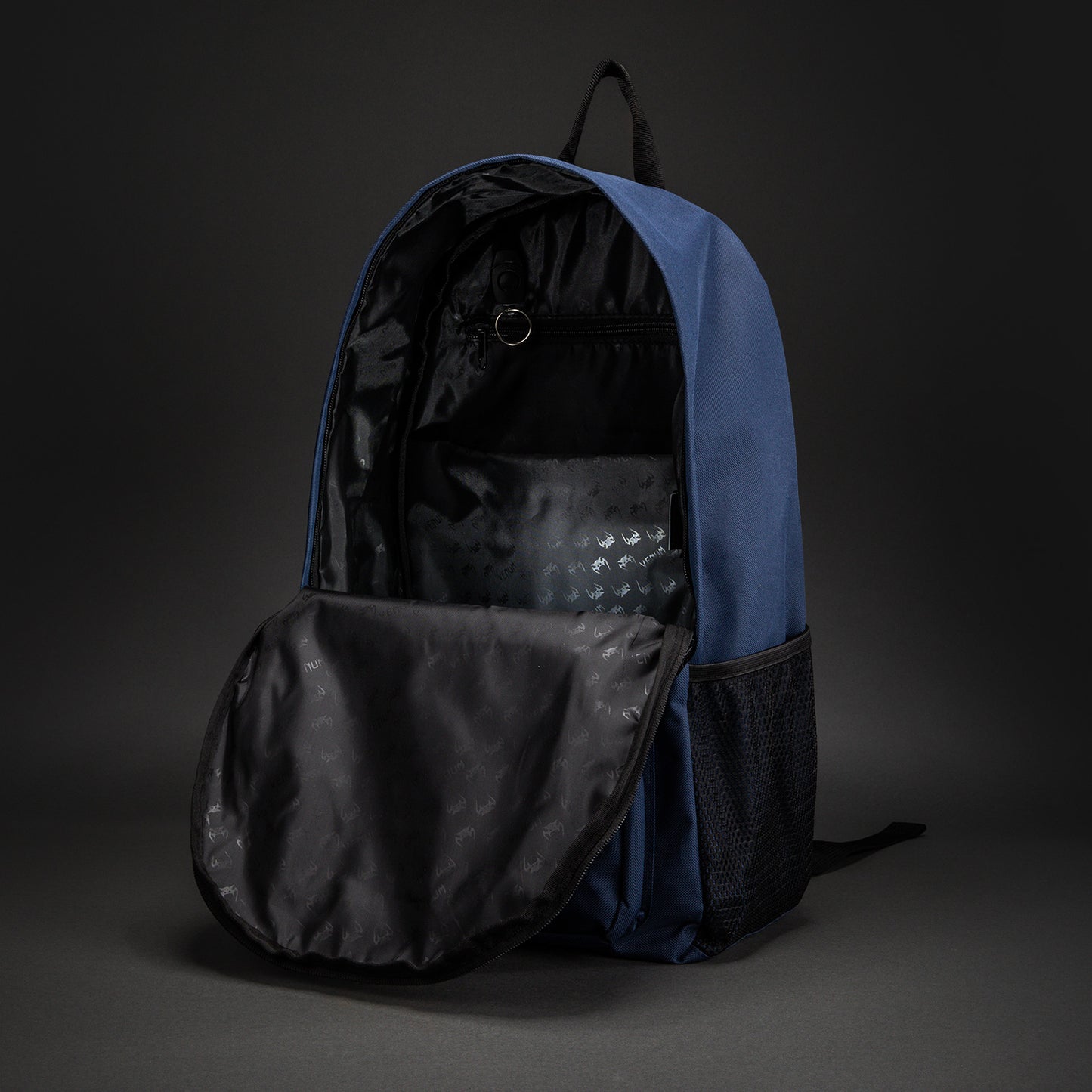 Venum Essential スポーツバッグ (24L) - ネイビーブルー