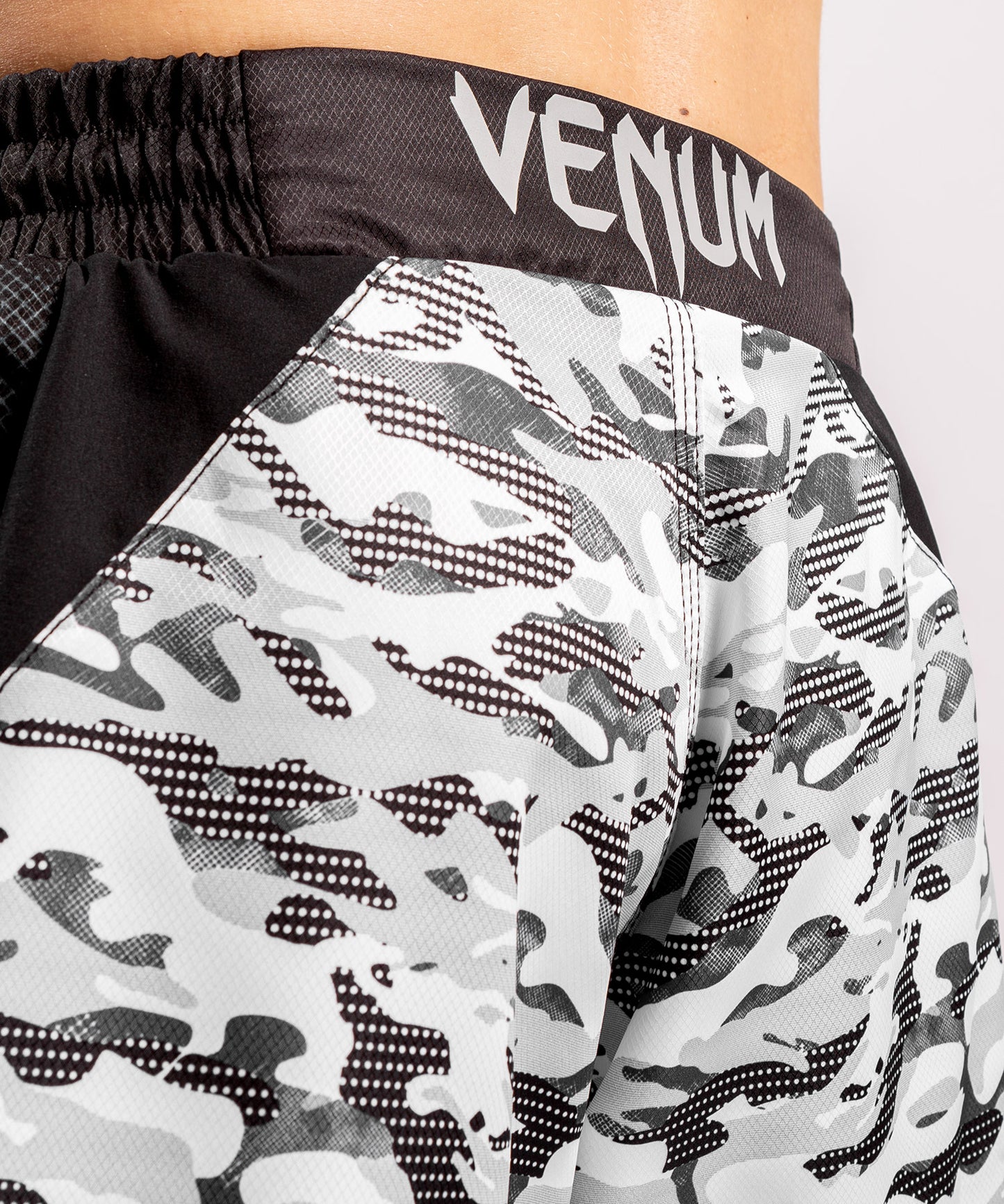 Venum Defender ファイトショーツ - アーバン・カモ