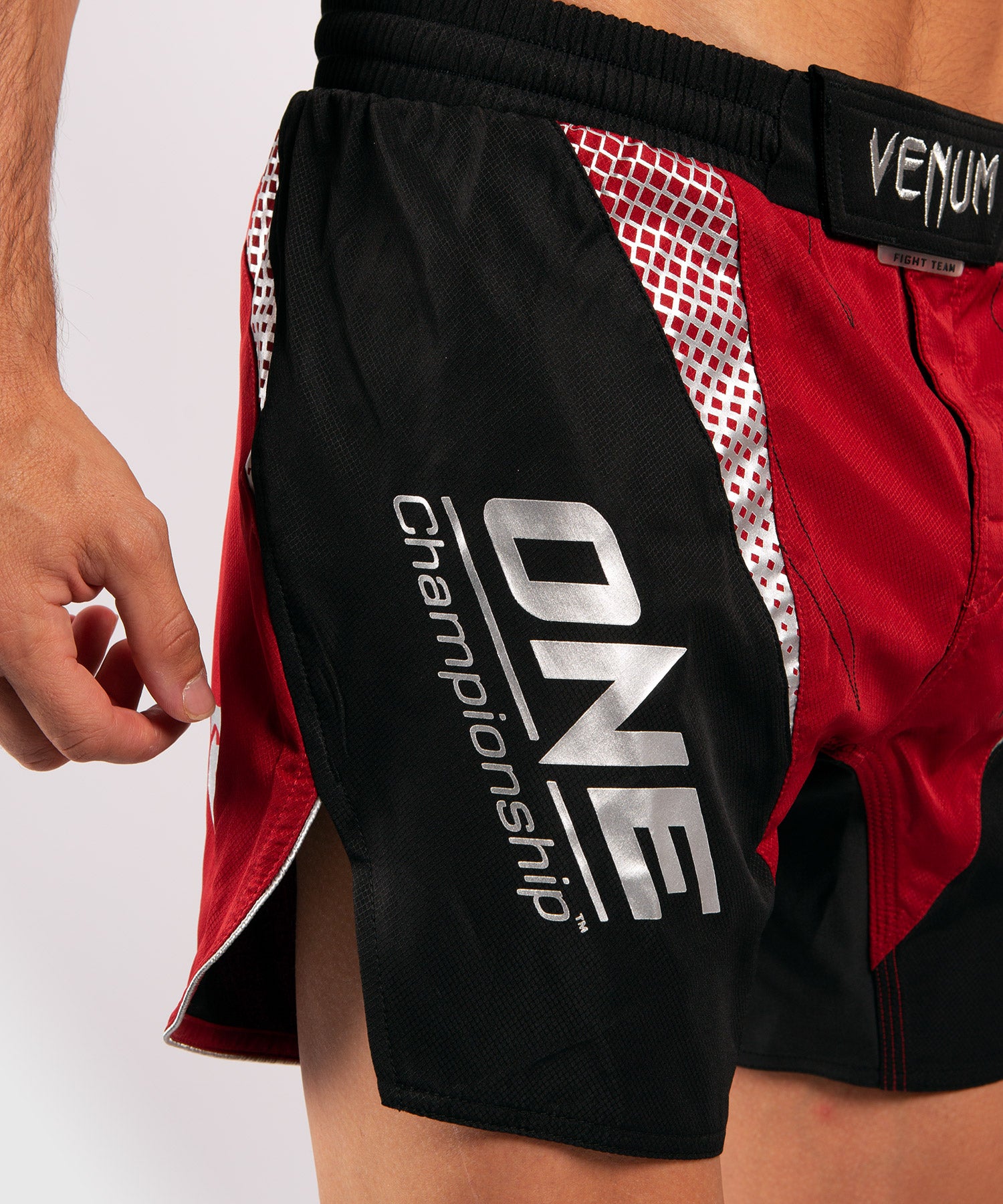 ONE FCファイトショーツ - レッド – Venum 日本