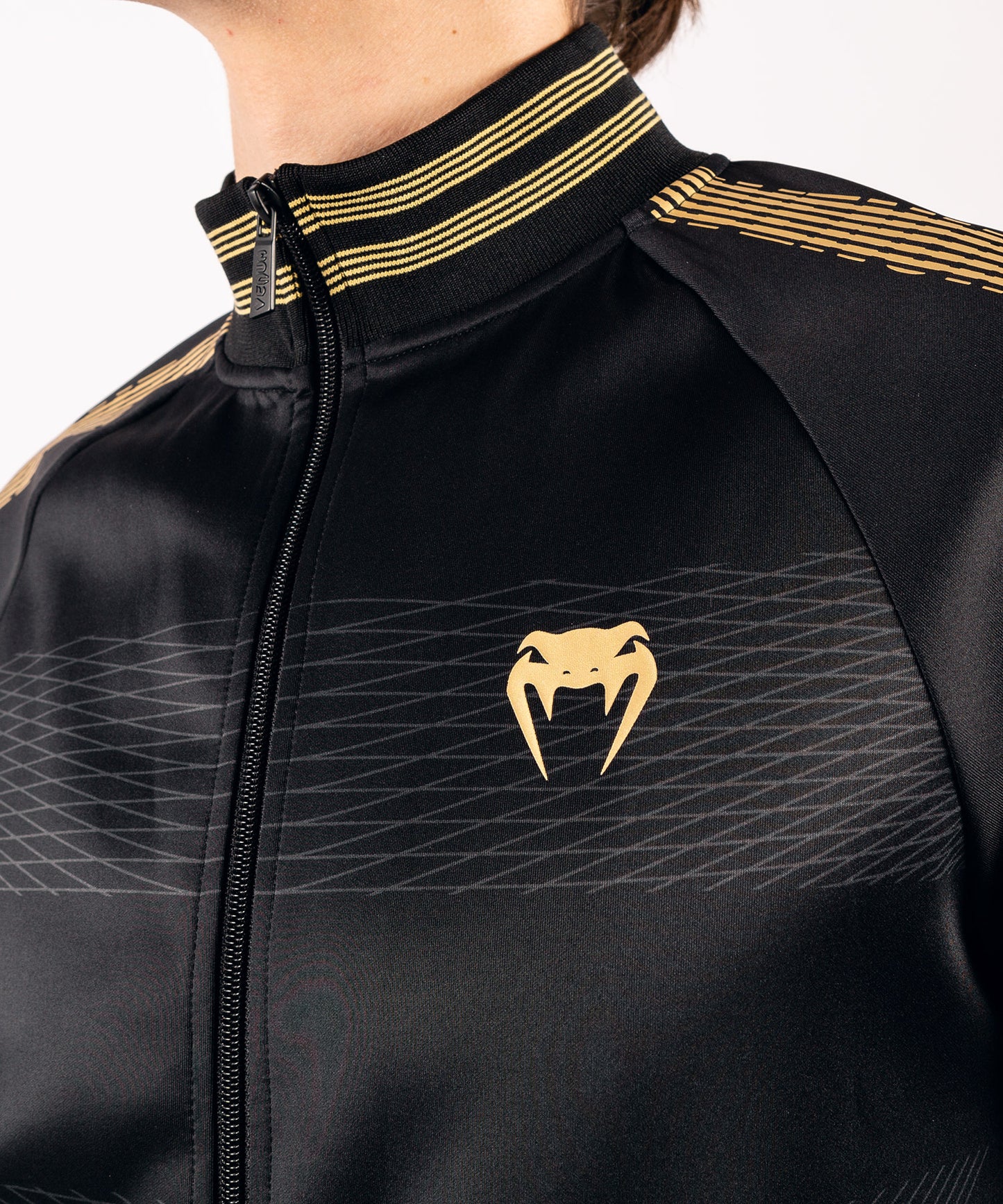 Venum Club 182 トラックジャケット：ブラック／ゴールド