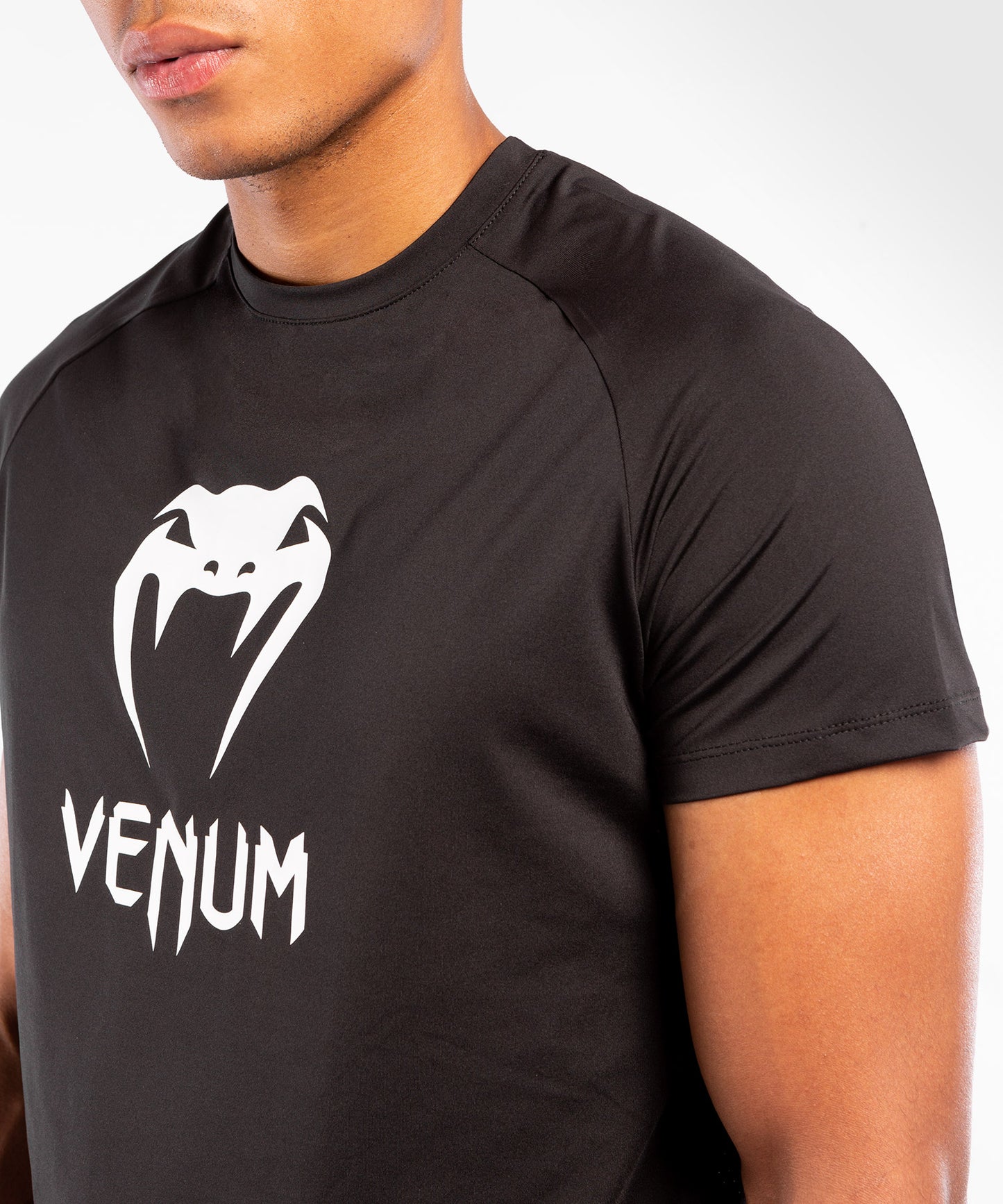 Venum Classic ドライテックTシャツ - ブラック