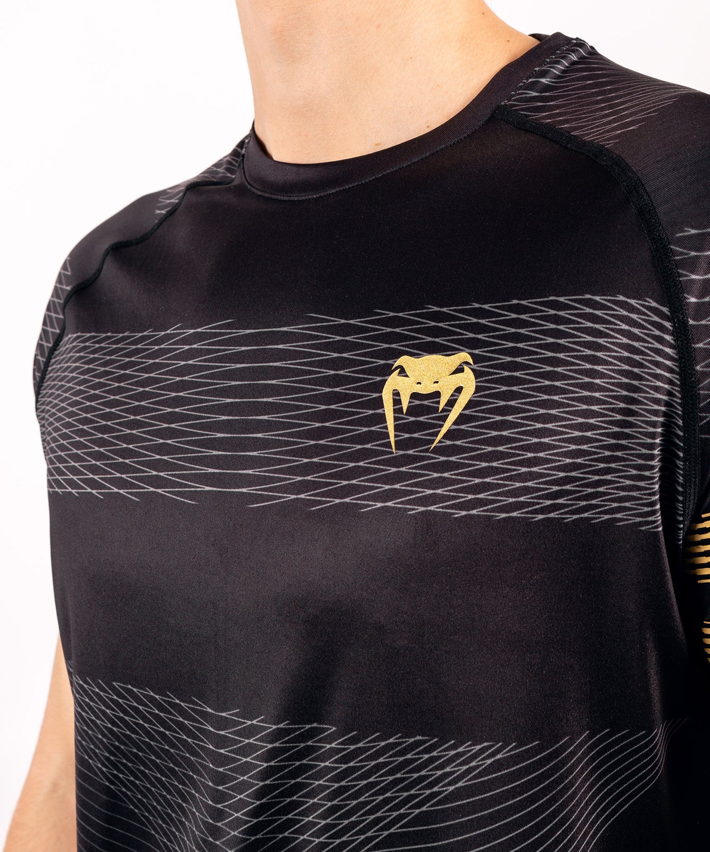 Venum Club 182 Dry Tech Tシャツ：ブラック／ゴールド