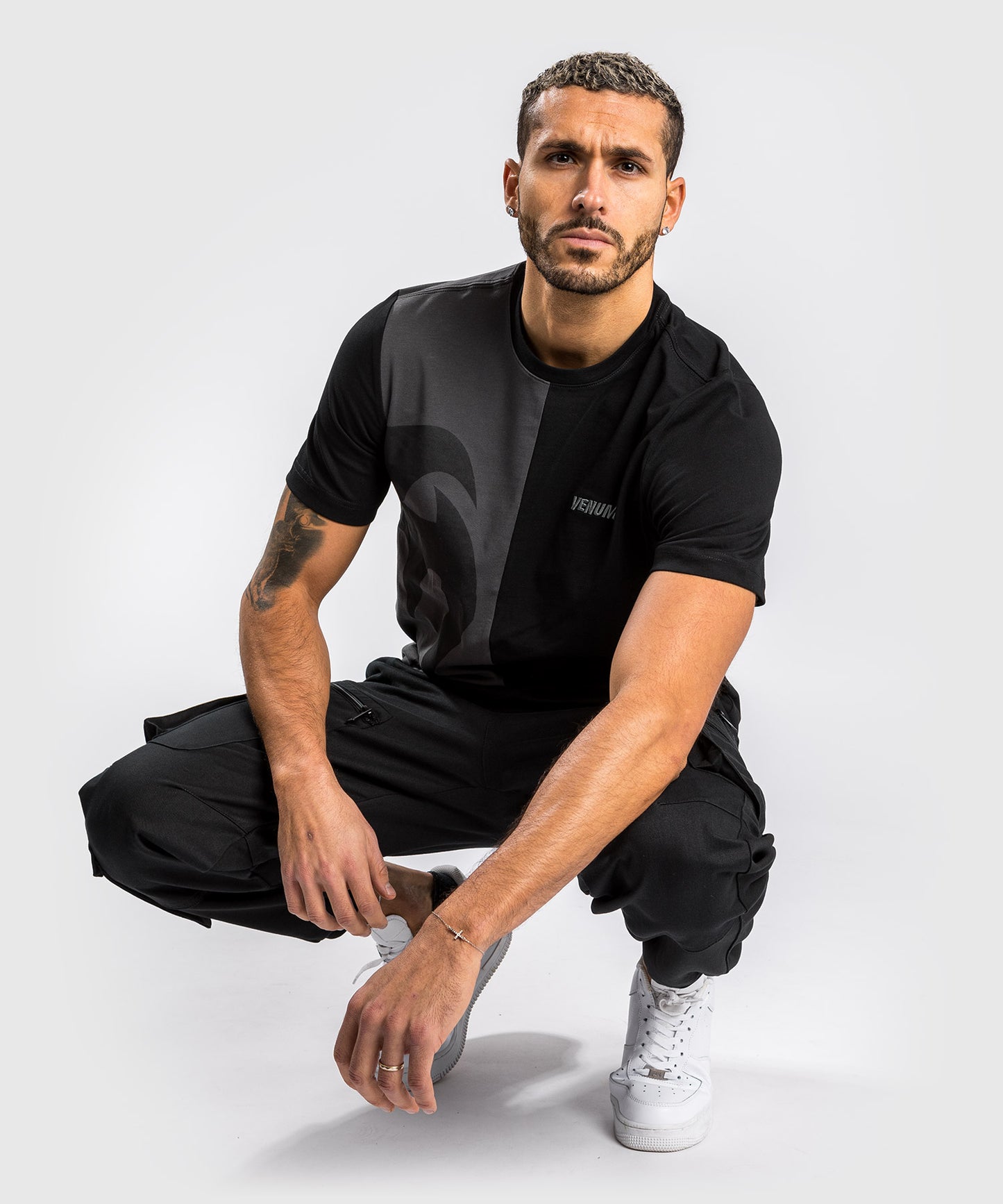 Venum Giant Split Tシャツ - ブラック/グレー