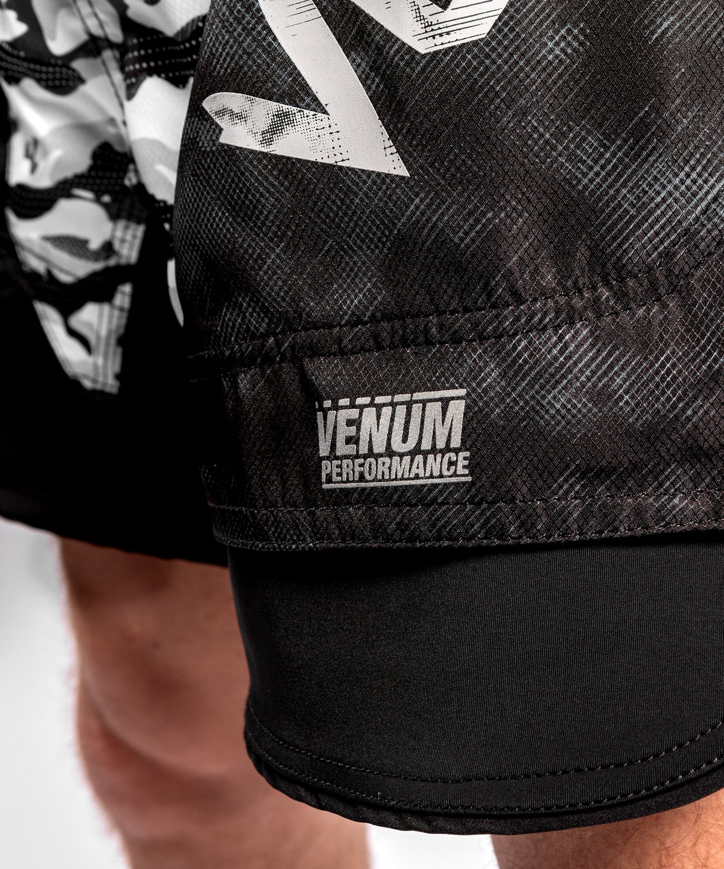 Venum Defender ファイトショーツ - アーバン・カモ