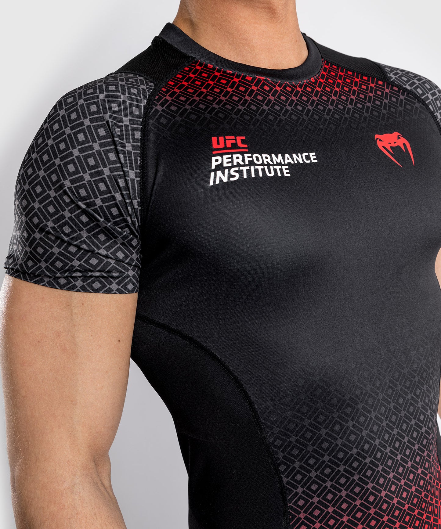 Venum UFCパフォーマンスインスティテュートコンプレッションTシャツ-半袖-ブラック/レッド