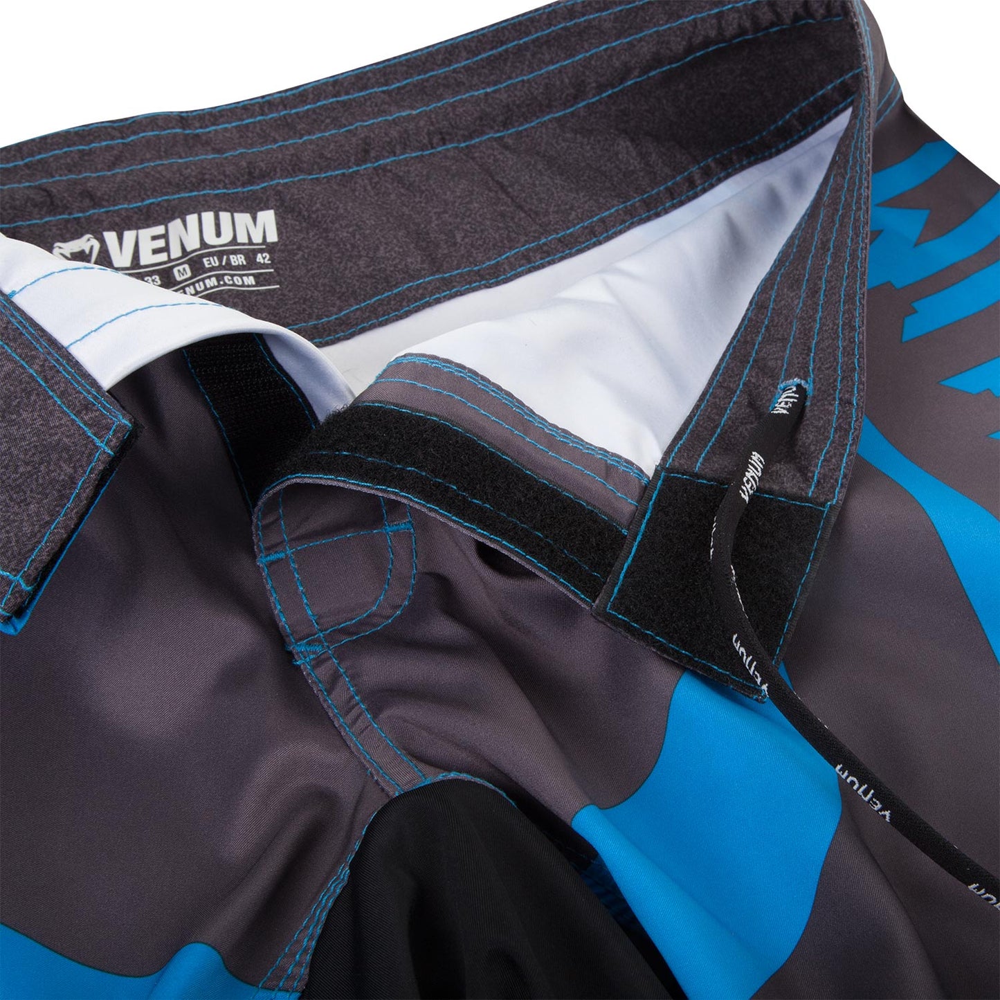 Venum Predator ファイトショーツ - ブラック/シアン