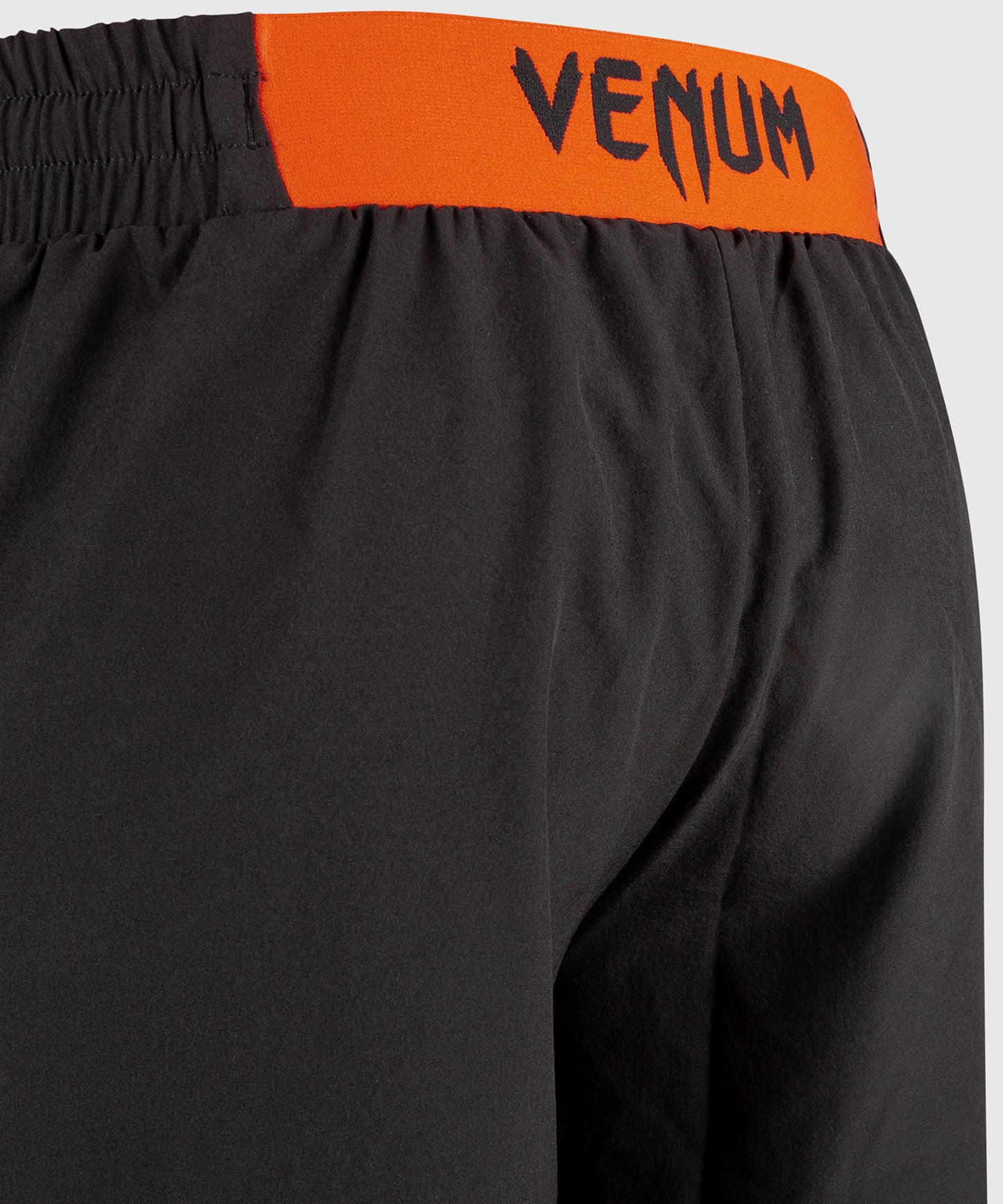 Venum Classic トレーニングショーツ - ブラック/レッド