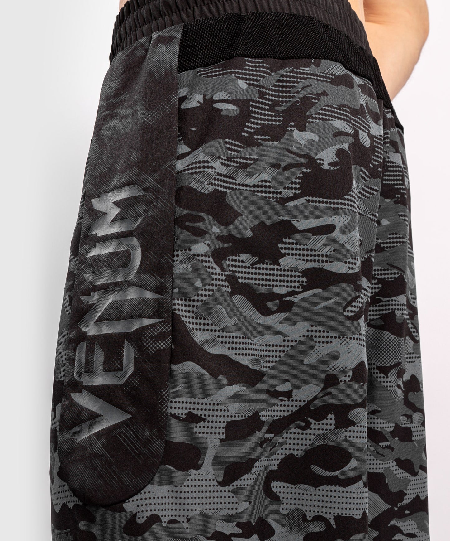 Venum Defender トレーニングショーツ - ダーク・カモ