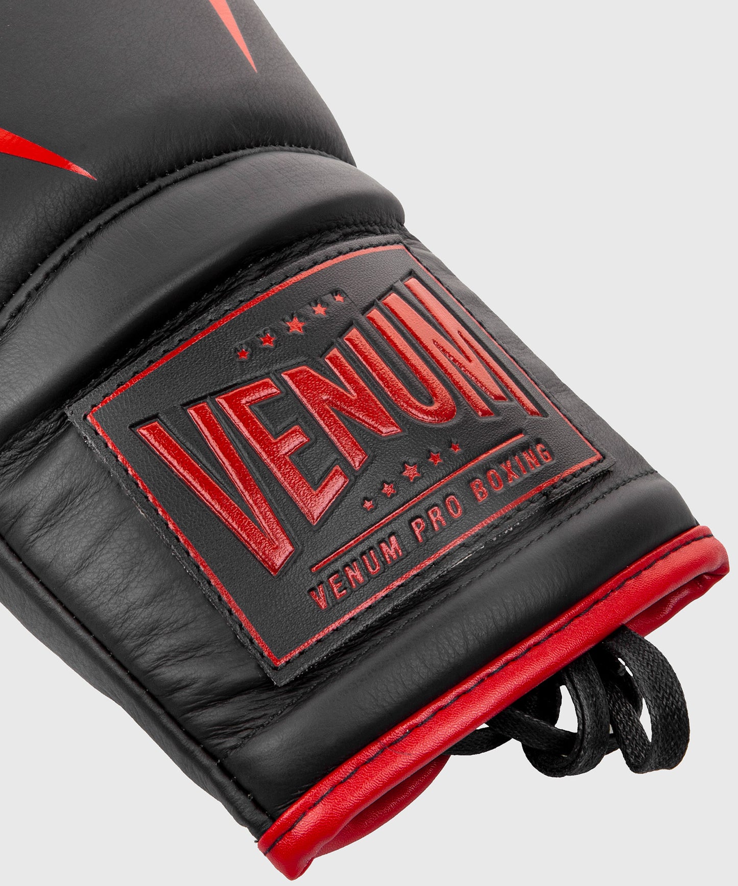 Venum Giant 2.0 Pro ボクシンググローブ - 紐付き - ブラック/レッド