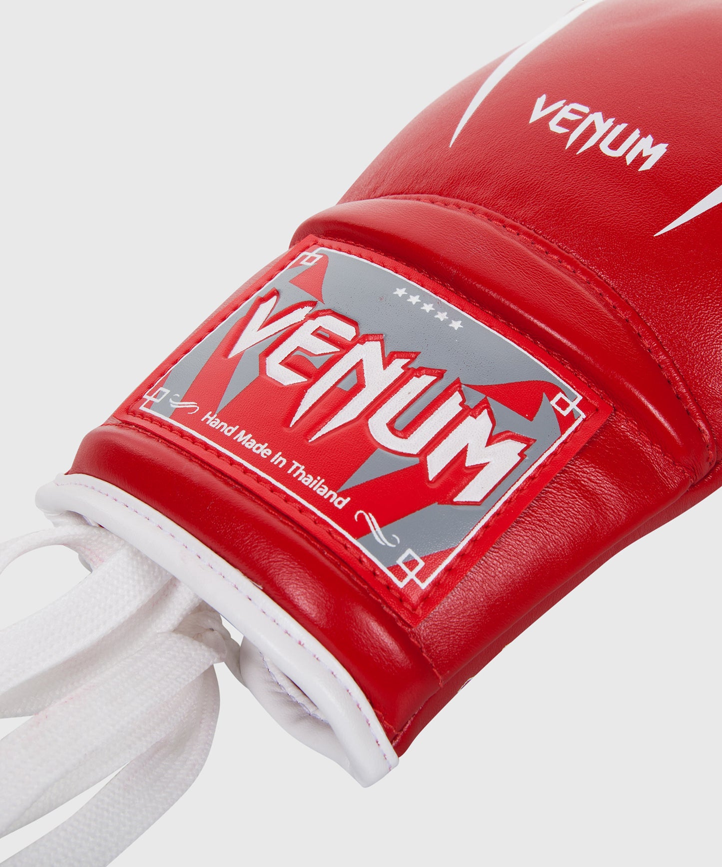 Venum Giant 3.0 ボクシンググローブ（ひも付き） - ナッパレザー - レッド