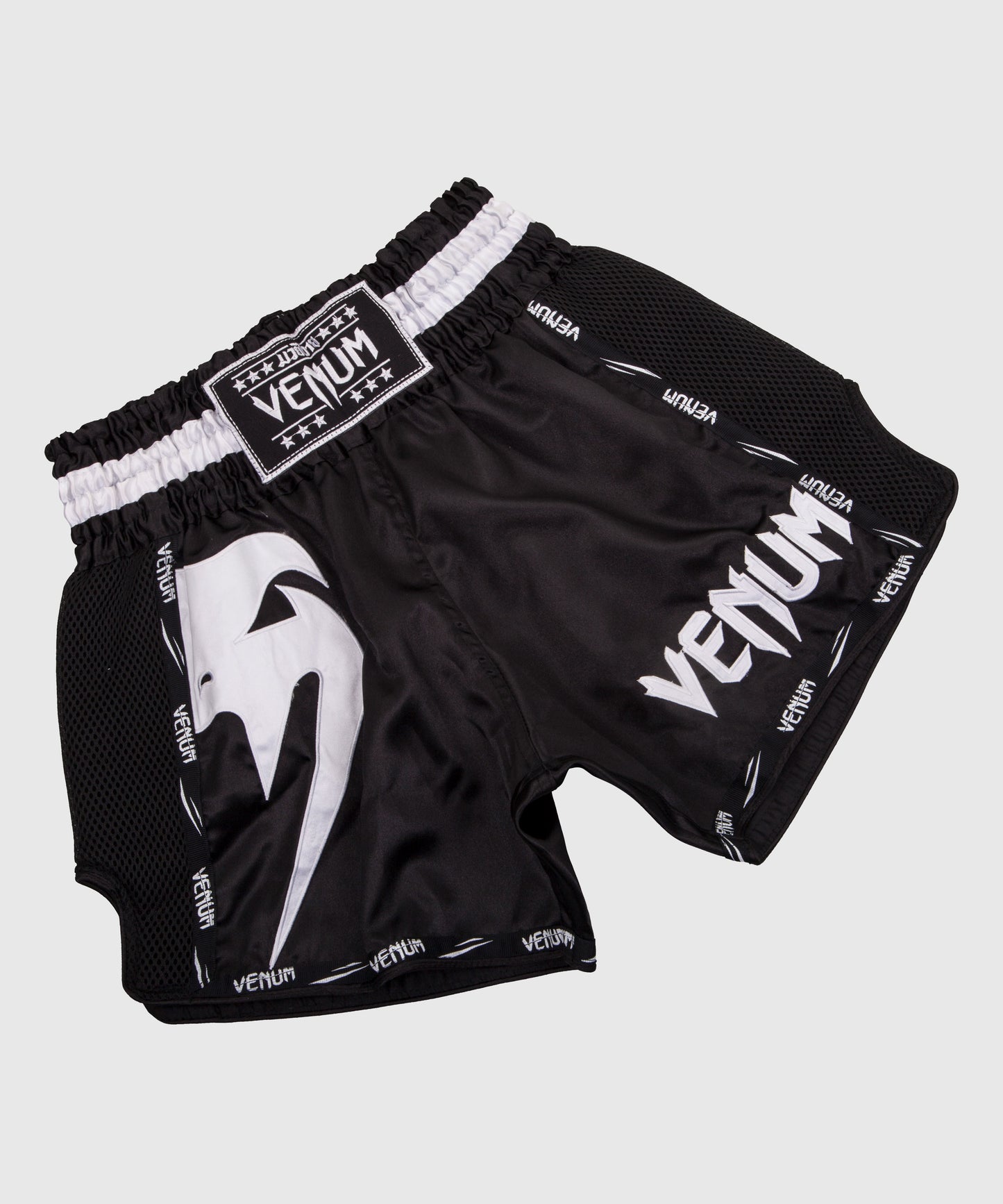 Venum Giant ムエタイショートパンツ - ブラック/ホワイト