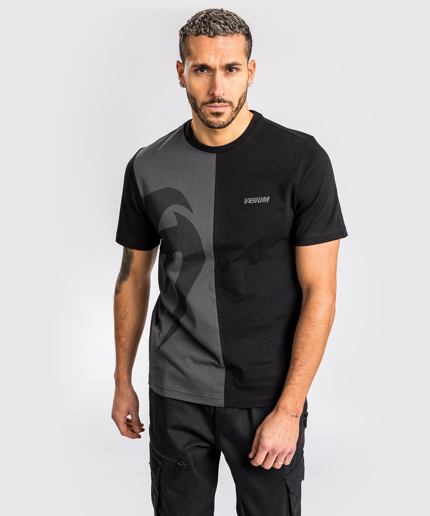 Venum Giant Split Tシャツ - ブラック/グレー