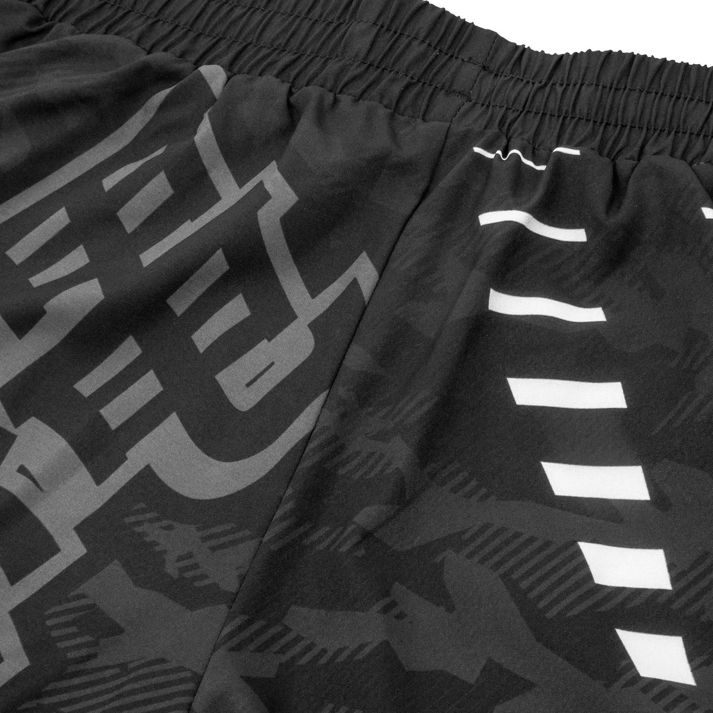 Venum Okinawa 2.0 トレー二ングショーツ - ブラック/ホワイト