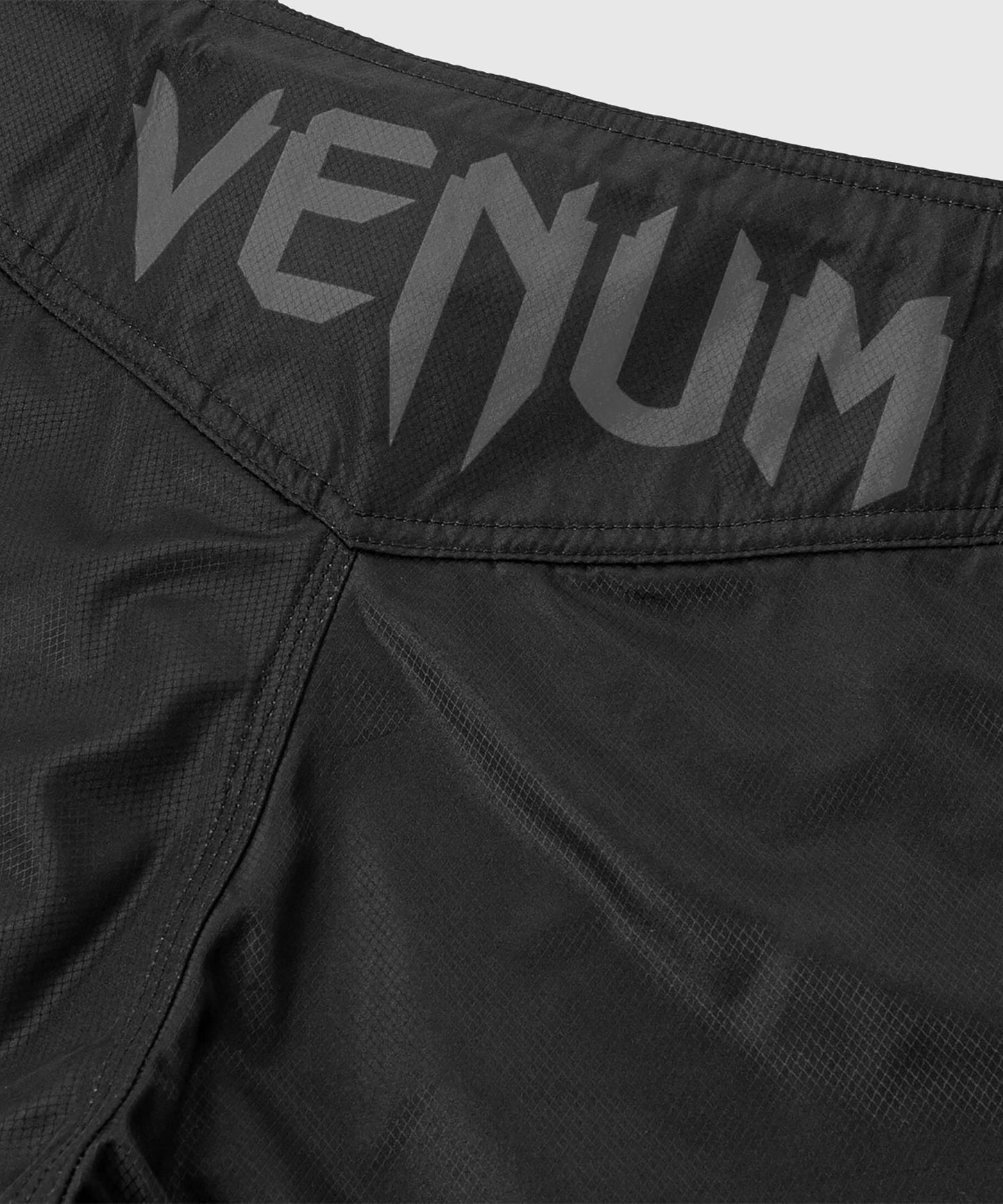 Venum Light 3.0 ファイトショーツ - ブラック/ダーク・カモ