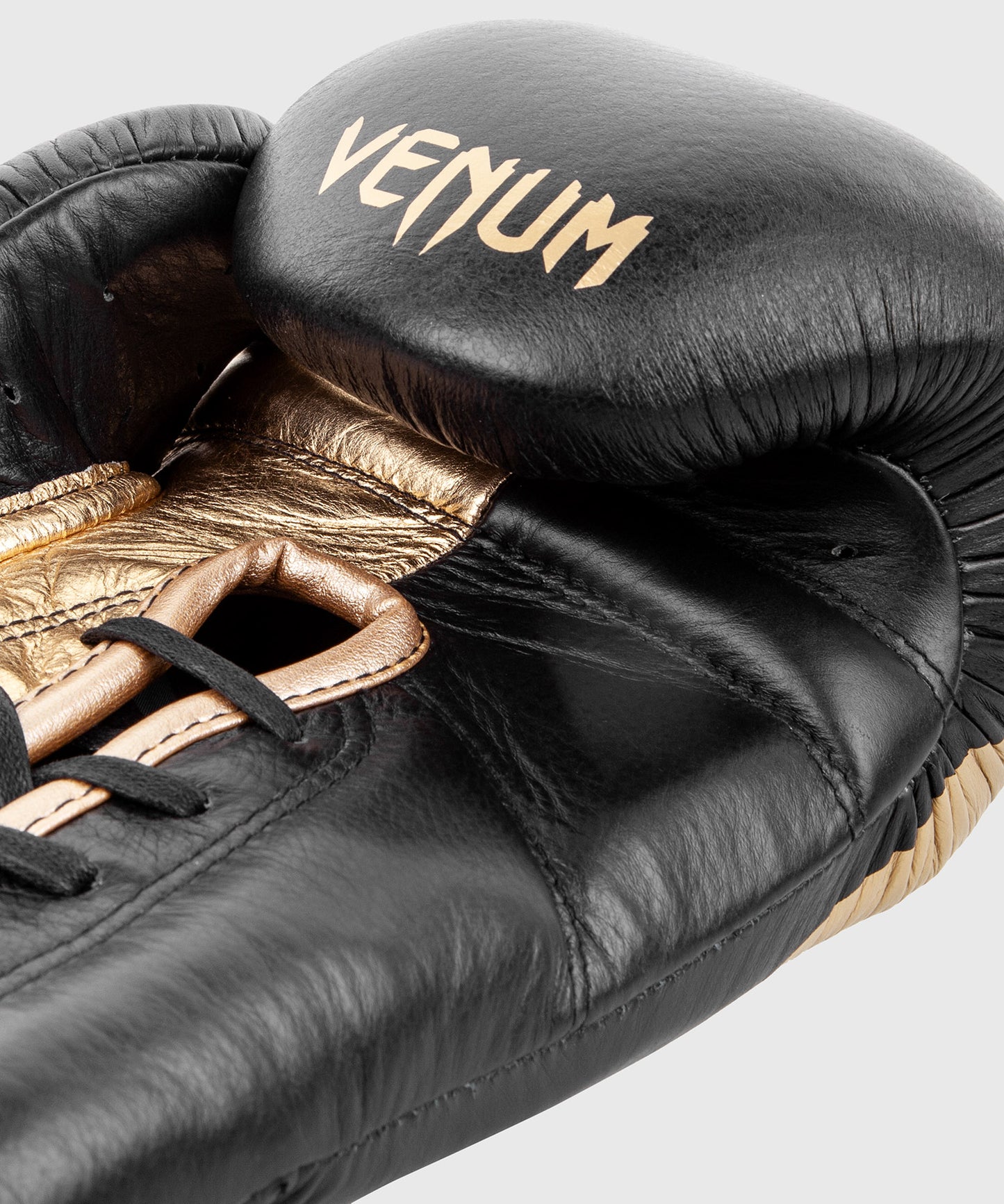 Venum Giant 2.0 Pro ボクシンググローブ - 紐付き - ブラック/ゴールド