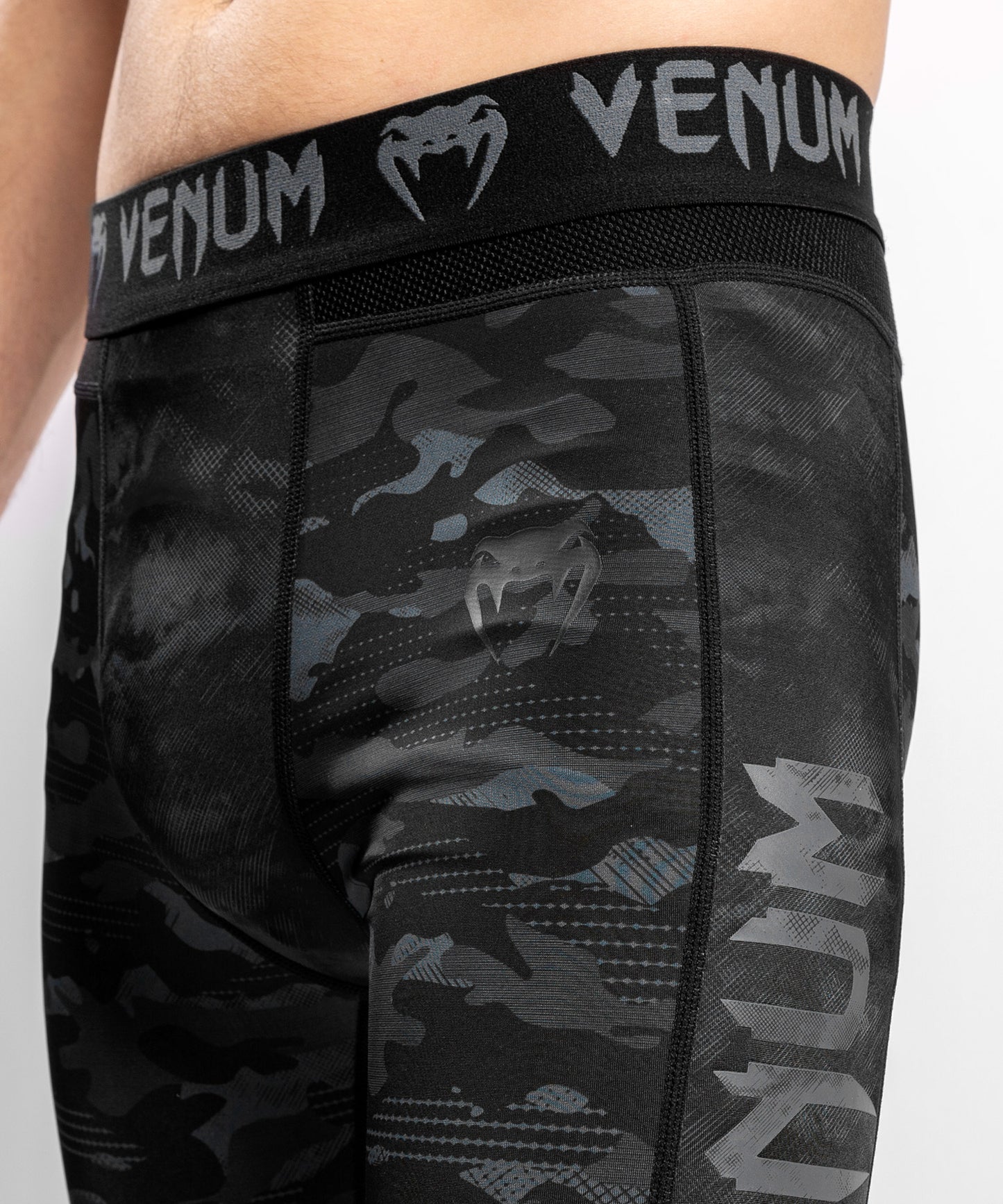Venum Defender スパッツ - ダーク・カモ