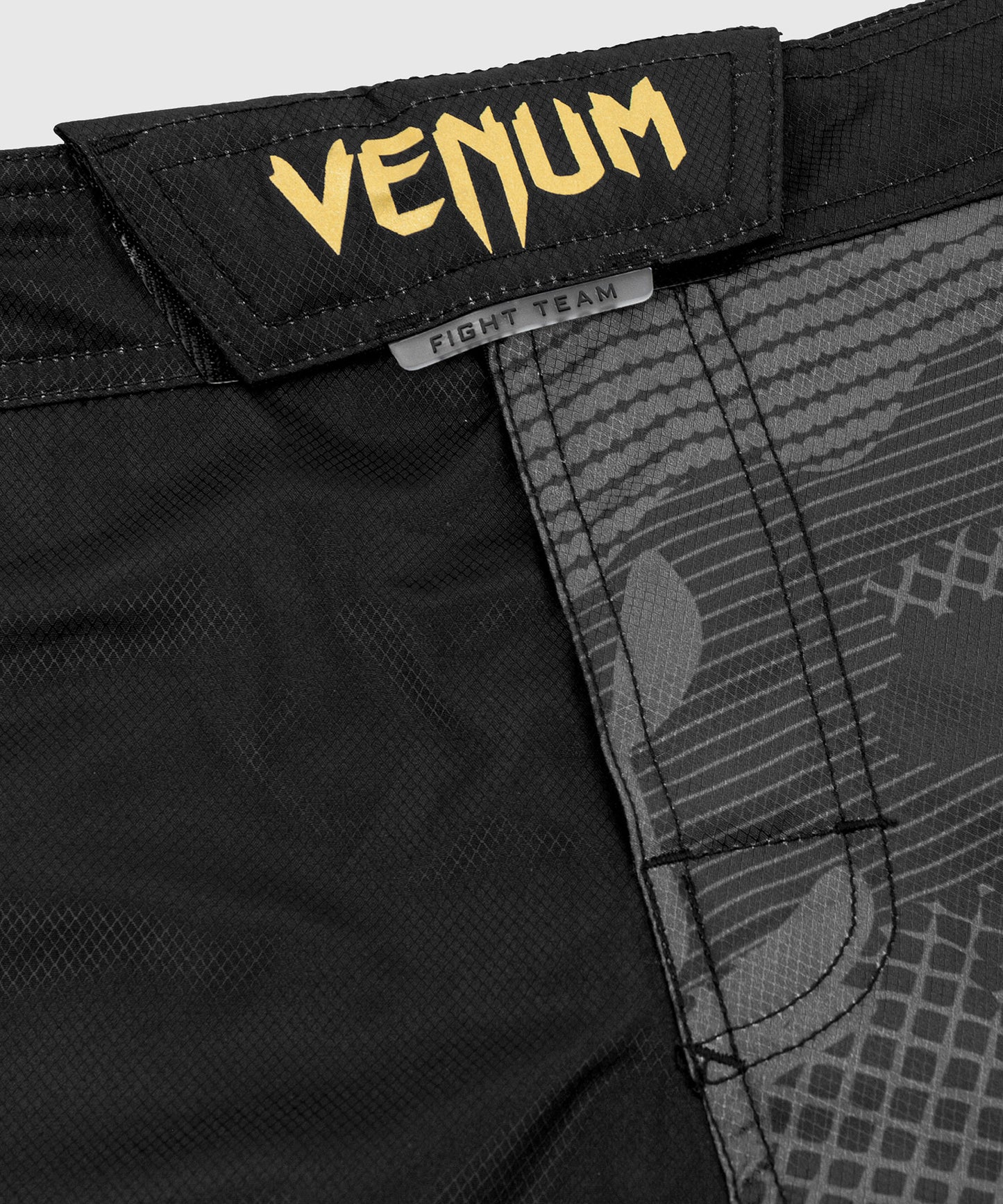 Venum Light 3.0 ファイトショーツ - ゴールド/ブラック