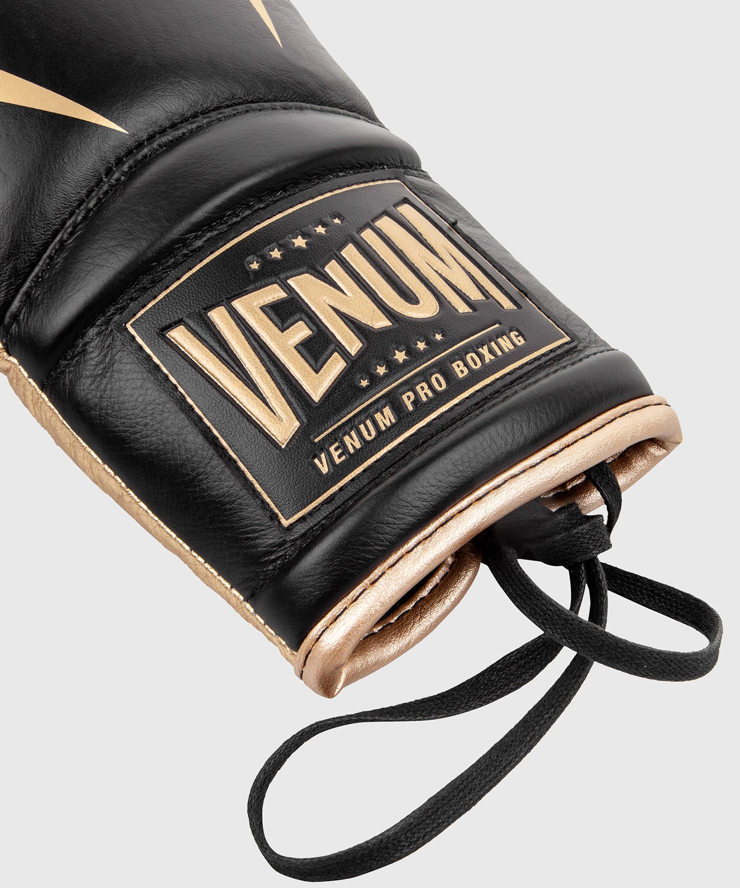 Venum Giant 2.0 Pro ボクシンググローブ - 紐付き - ブラック/ゴールド