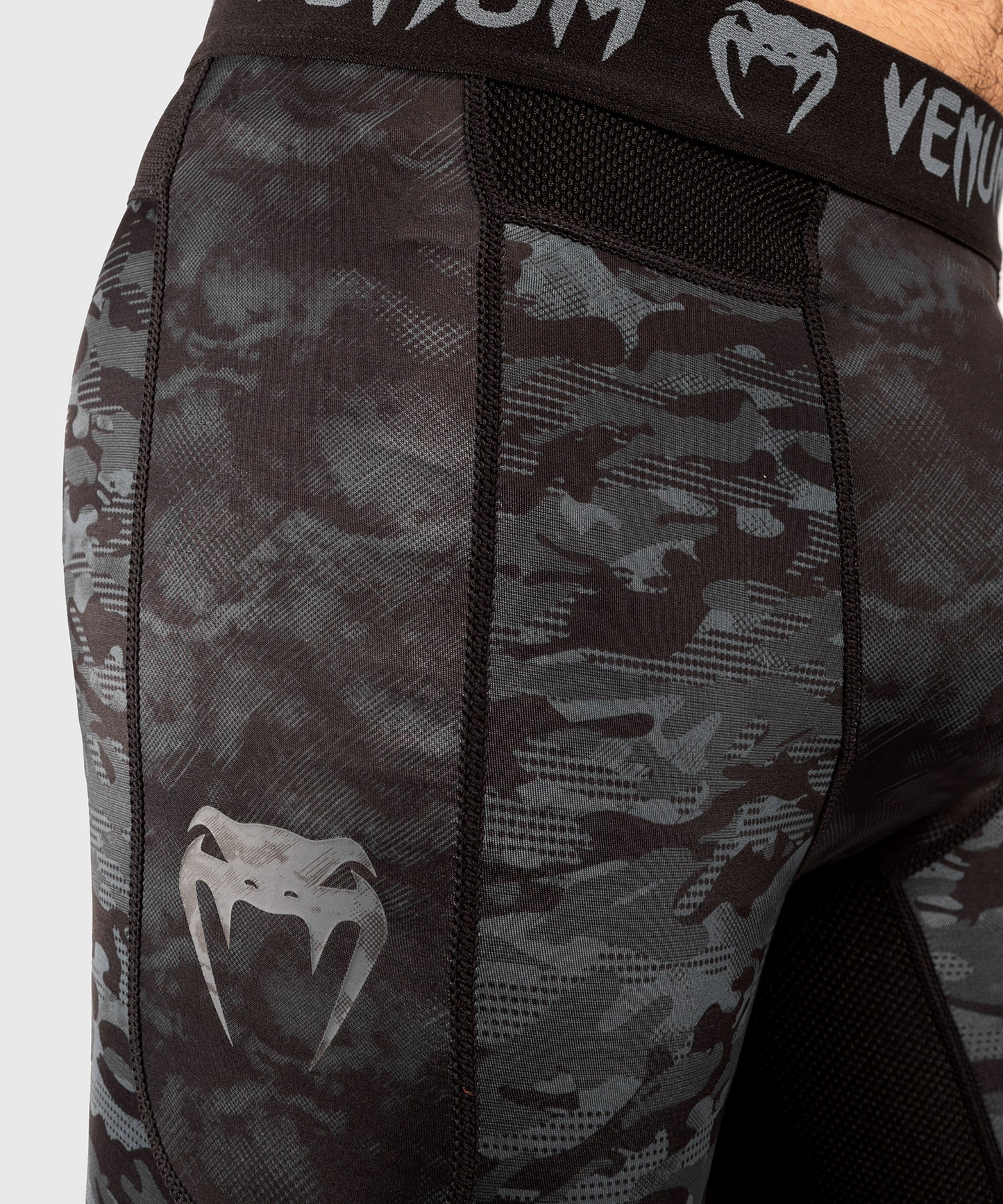 Venum Defender コンプレッションショーツ - ダーク・カモ
