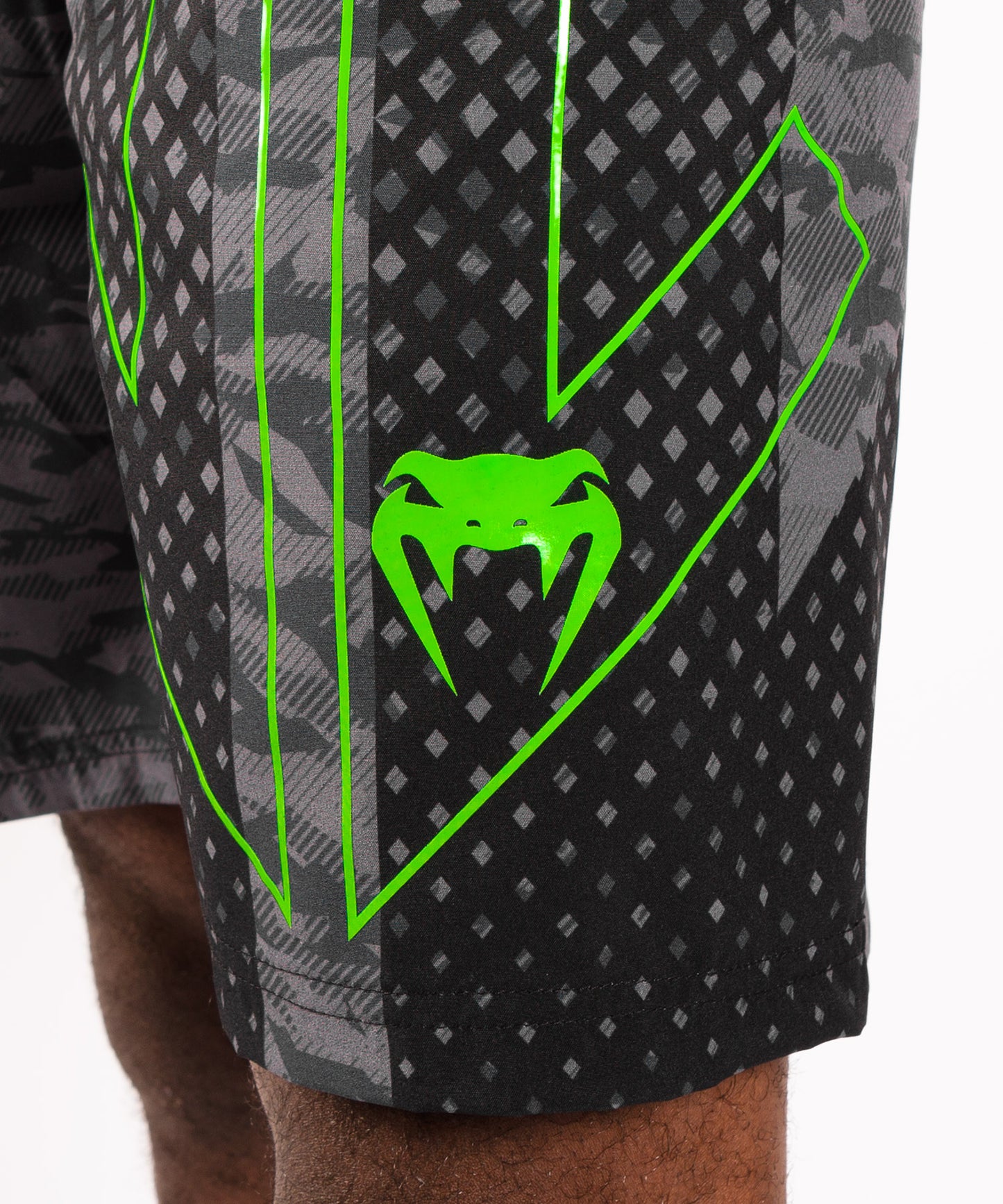 Venum Arrow トレーニングショートパンツ（LOMA を象徴するコレクション） - 暗い迷彩柄