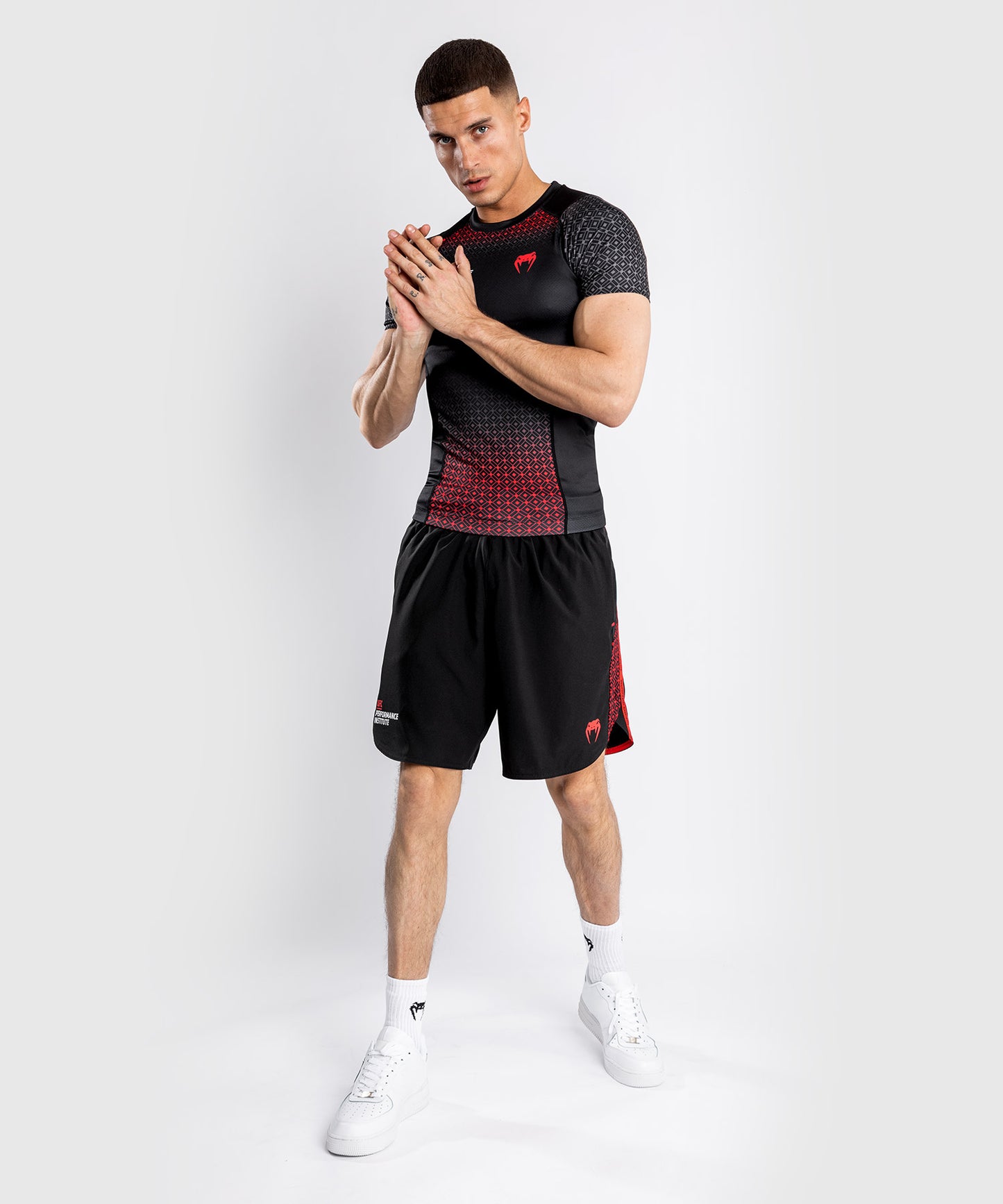 Venum UFCパフォーマンスインスティテュートコンプレッションTシャツ-半袖-ブラック/レッド