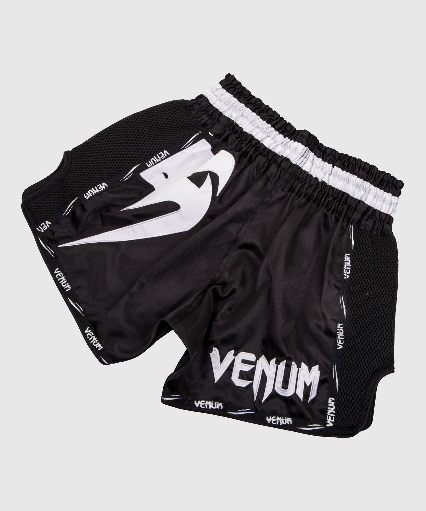 Venum Giant ムエタイショートパンツ - ブラック/ホワイト