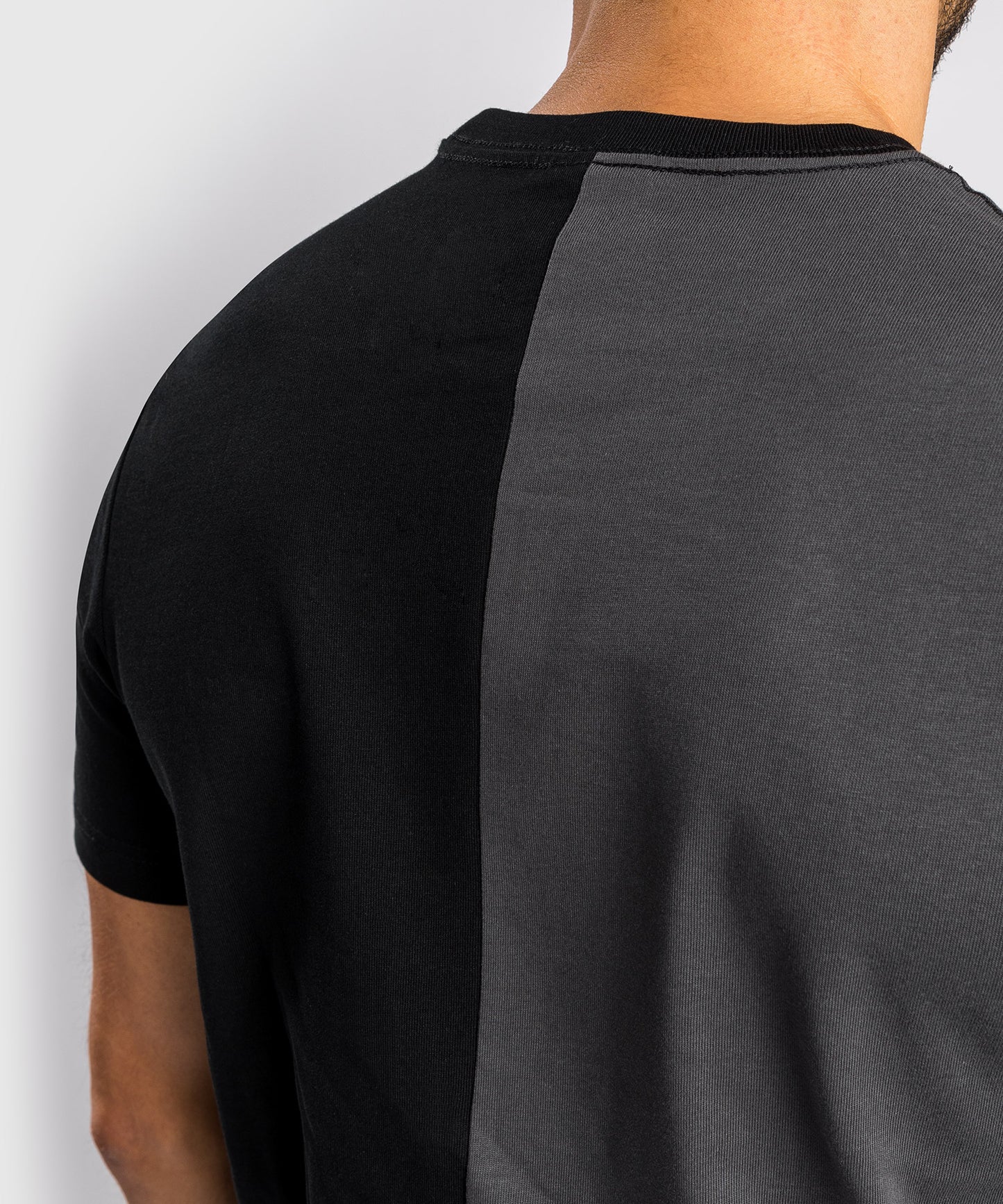 Venum Giant Split Tシャツ - ブラック/グレー