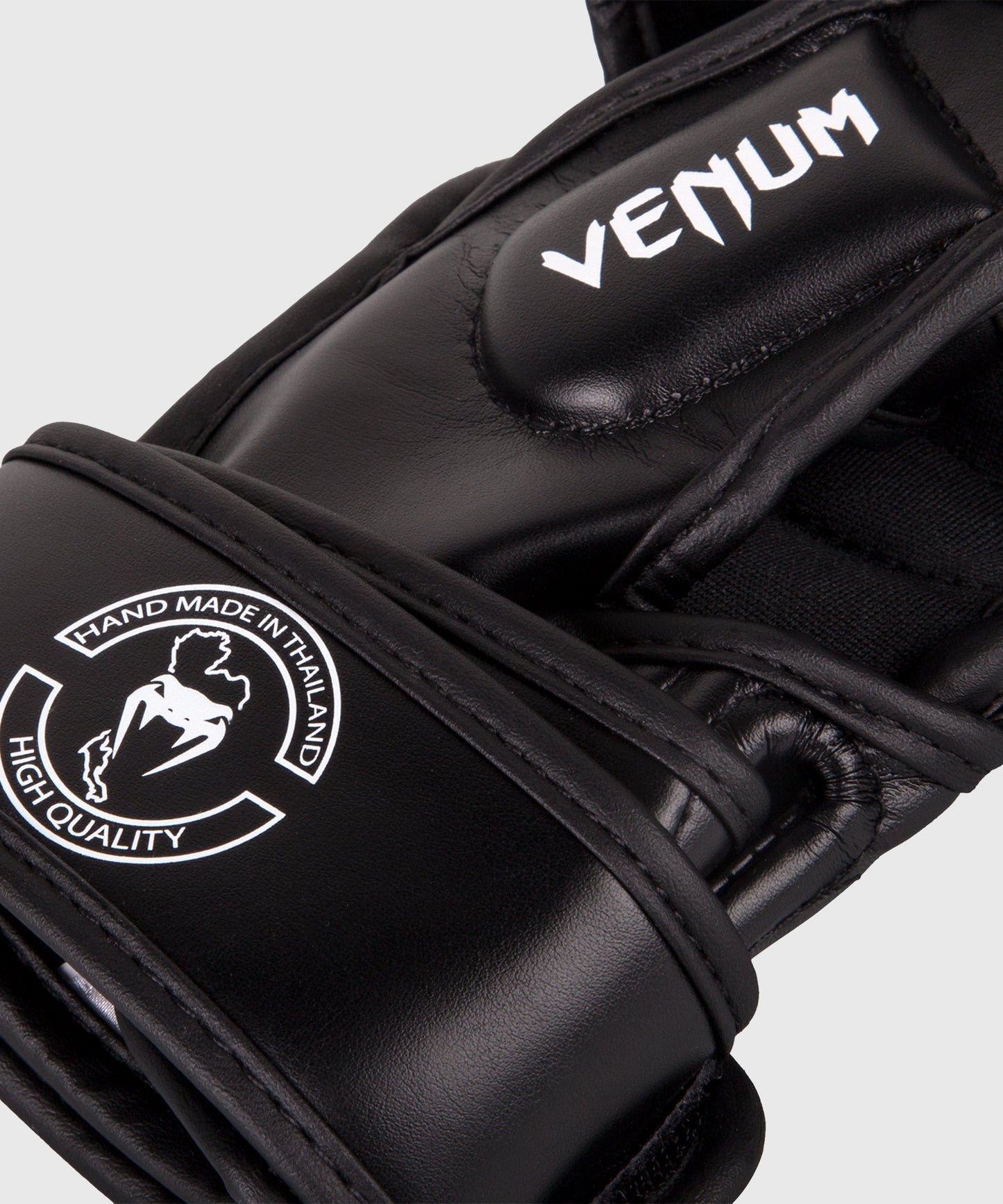 Venum Impact スパーリング オープンフィンガーグローブ - ブラック/ホワイト