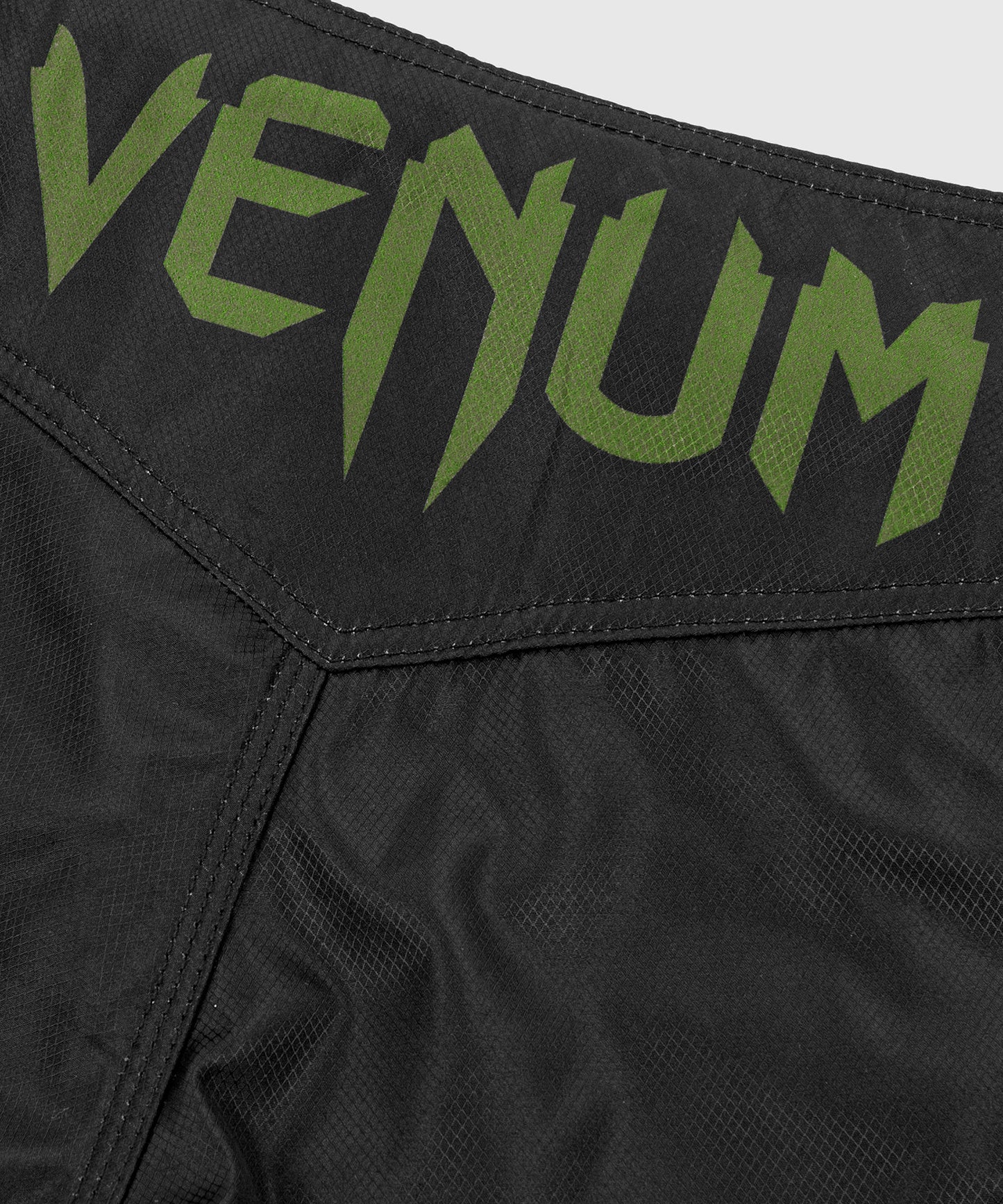 Venum Light 3.0 ファイトショーツ - カーキ/ブラック