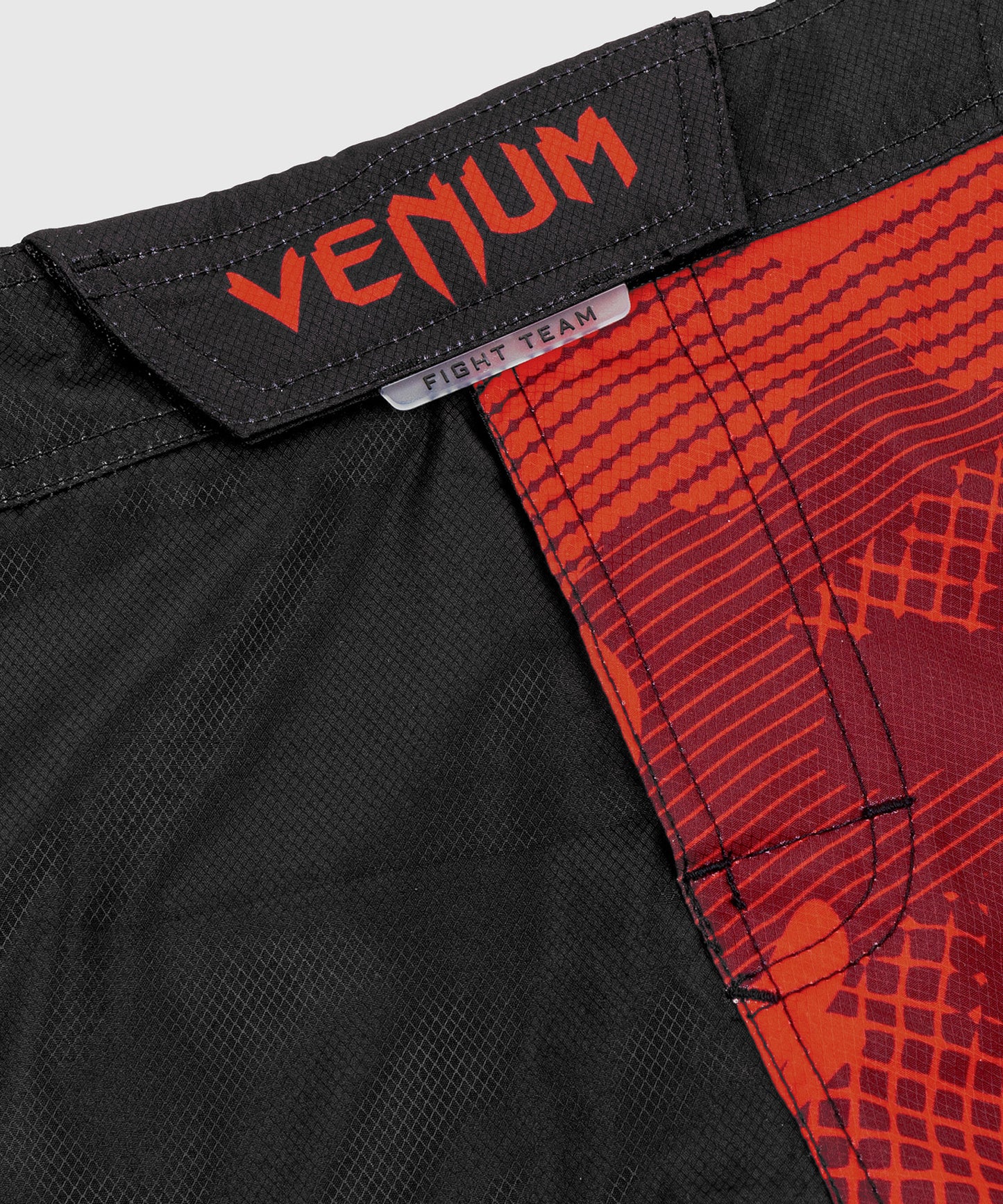 Venum Light 3.0 ファイトショーツ - レッド/ブラック