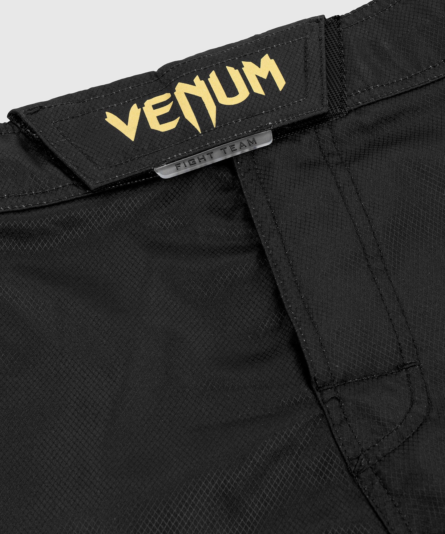Venum Light 3.0 ファイトショーツ - ブラック/ゴールド