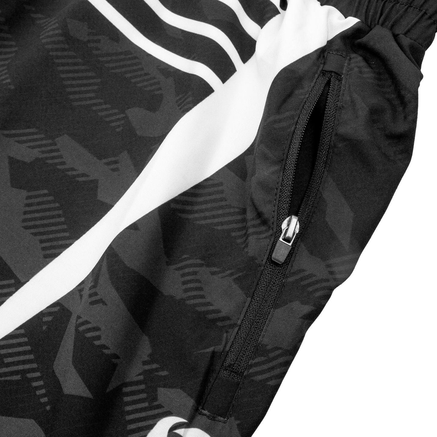Venum Okinawa 2.0 トレー二ングショーツ - ブラック/ホワイト