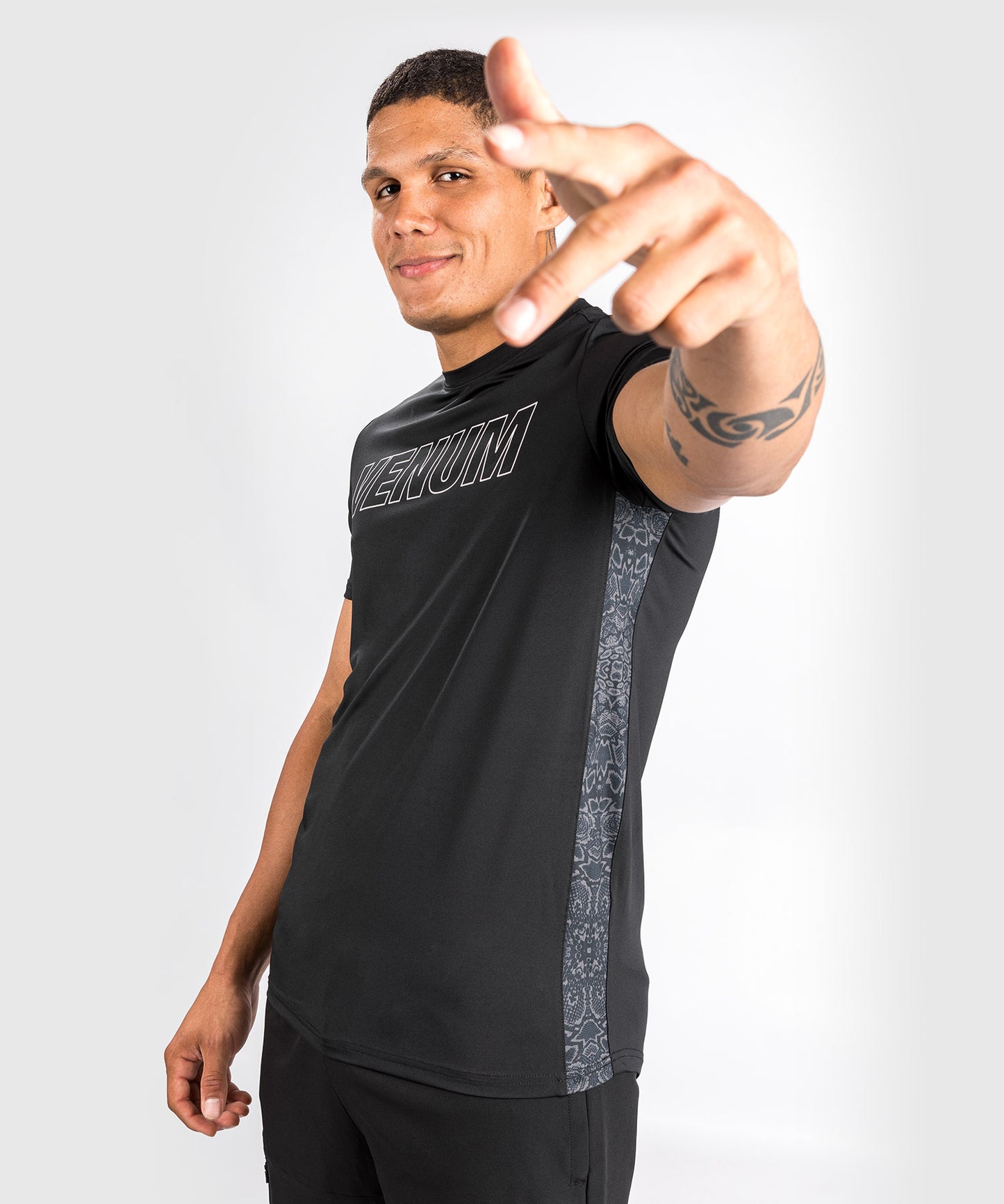 Venum Classic Evo Dry Tech T シャツ - ブラック/ホワイト