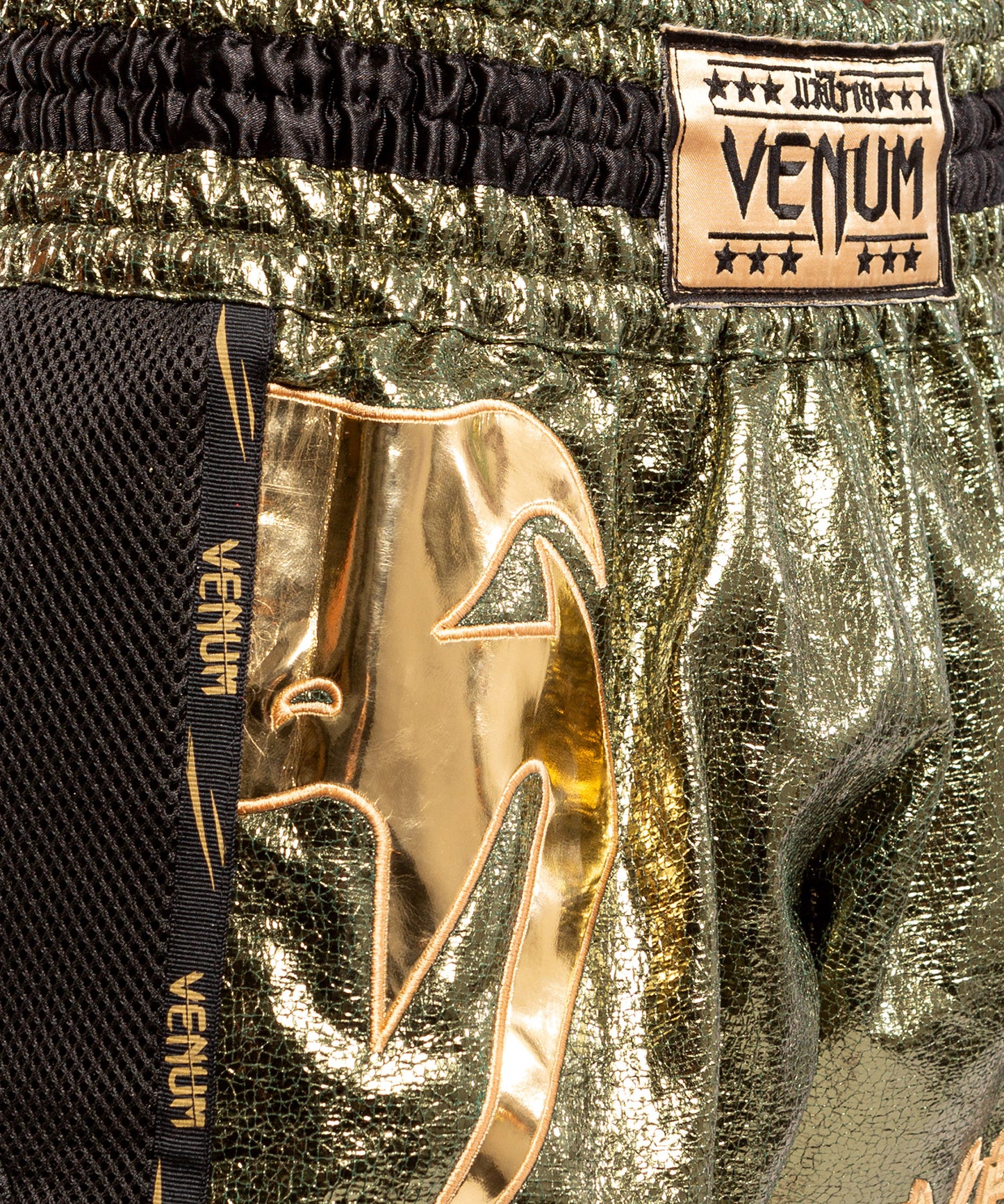 Venum Giant Foil ムエタイショーツ