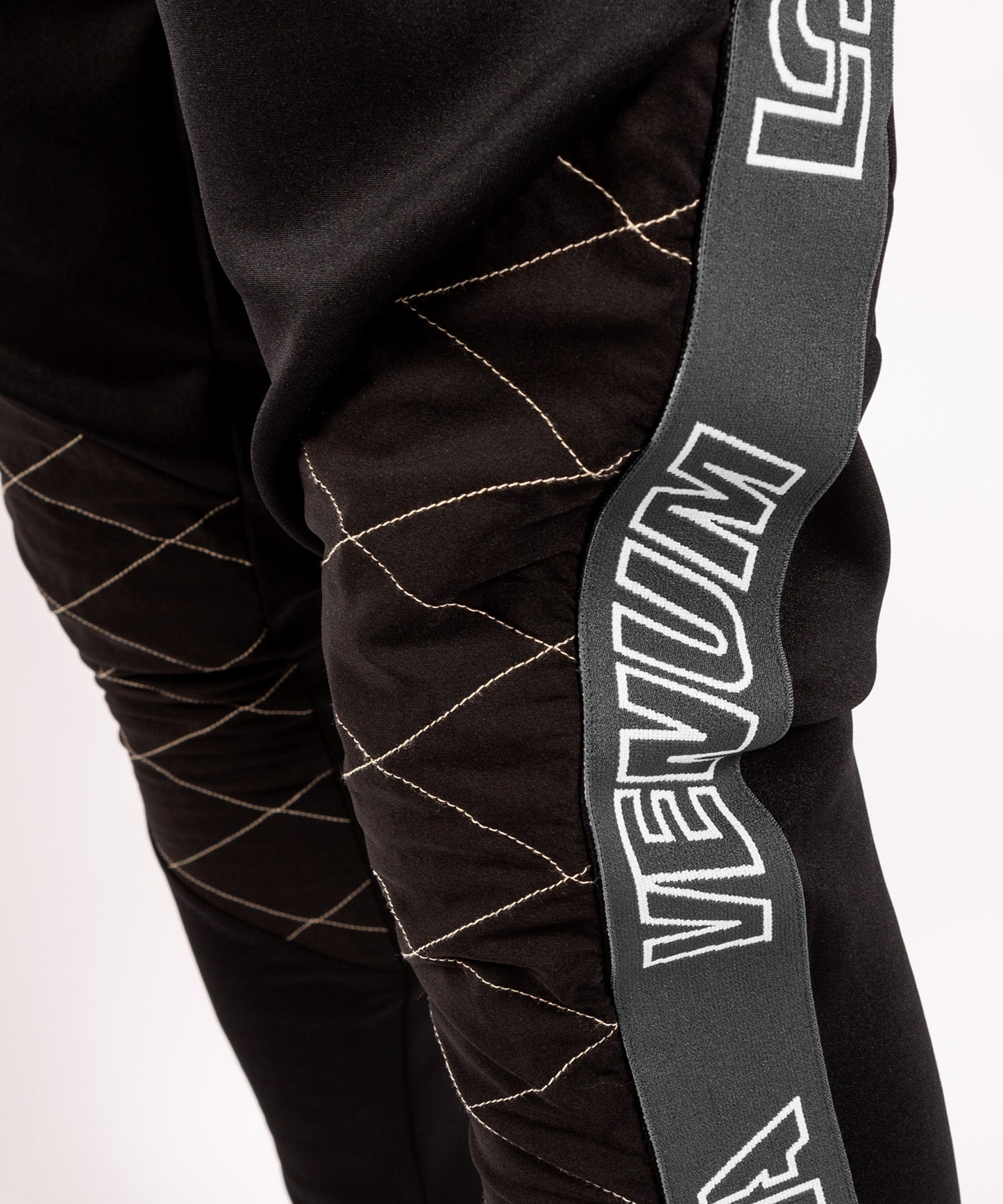 Venum Arrow ジョギングパンツ（LOMA を象徴するコレクション）：ブラック／ホワイト