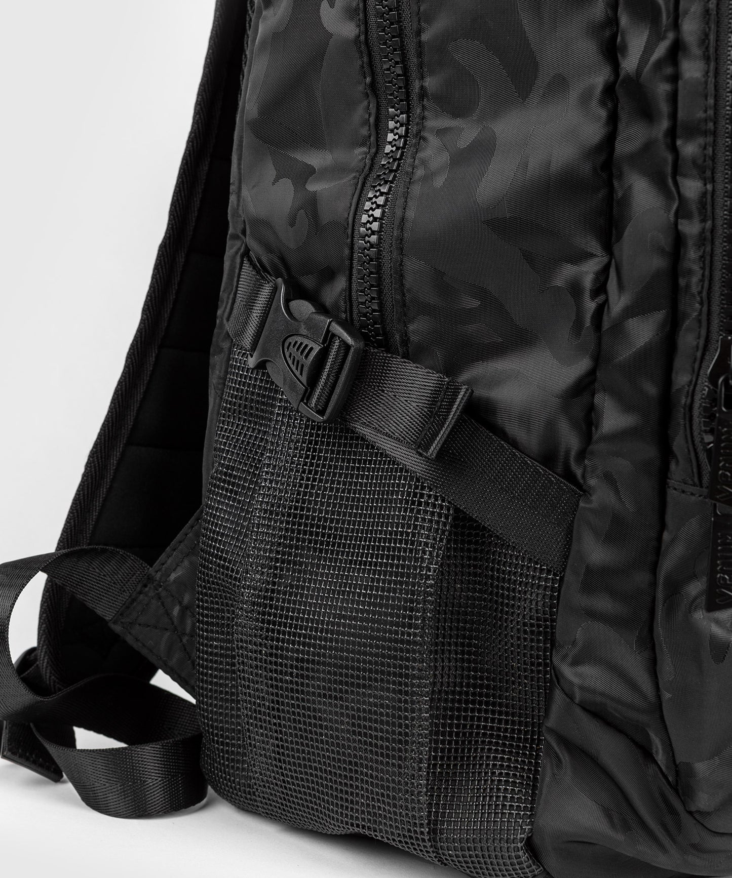 Venum Challenger Pro BackPack - Black/Dark Camo (ブラック/ダークカモ)