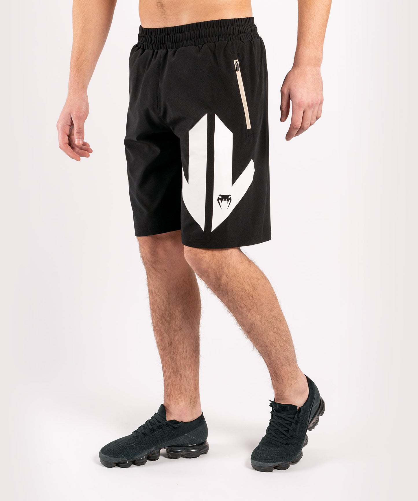 Venum Arrow トレーニングショートパンツ（LOMA を象徴するコレクション）：ブラック／ホワイト
