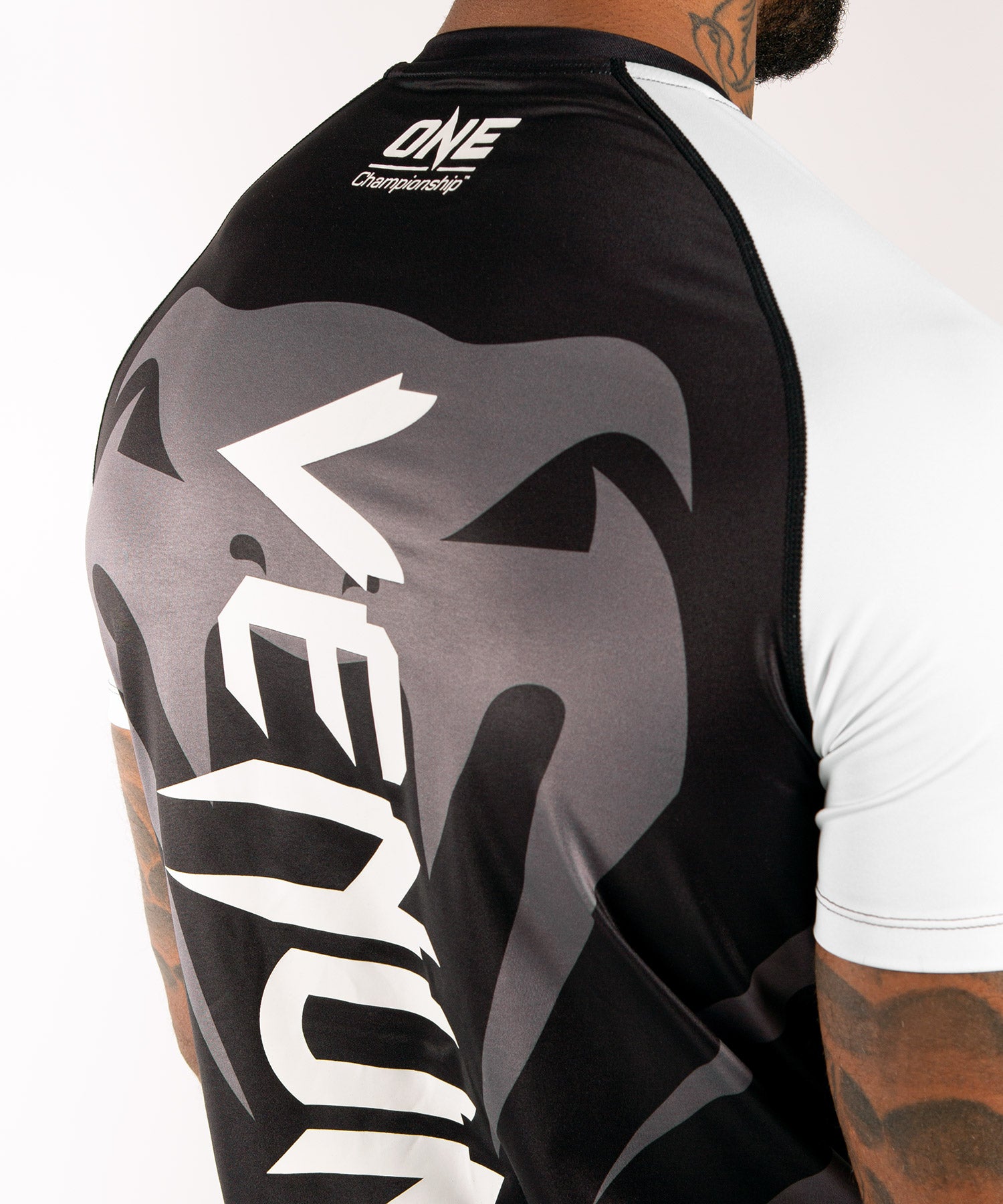 K-1 ONE世界王者 ペトロシアン ドライ Tシャツ VENUM 限定 新品 e_252Fa_252Fd_252F7_252Fead783