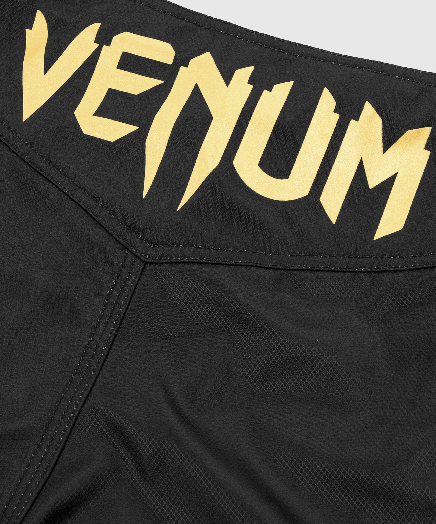 Venum Light 3.0 ファイトショーツ - ブラック/ゴールド
